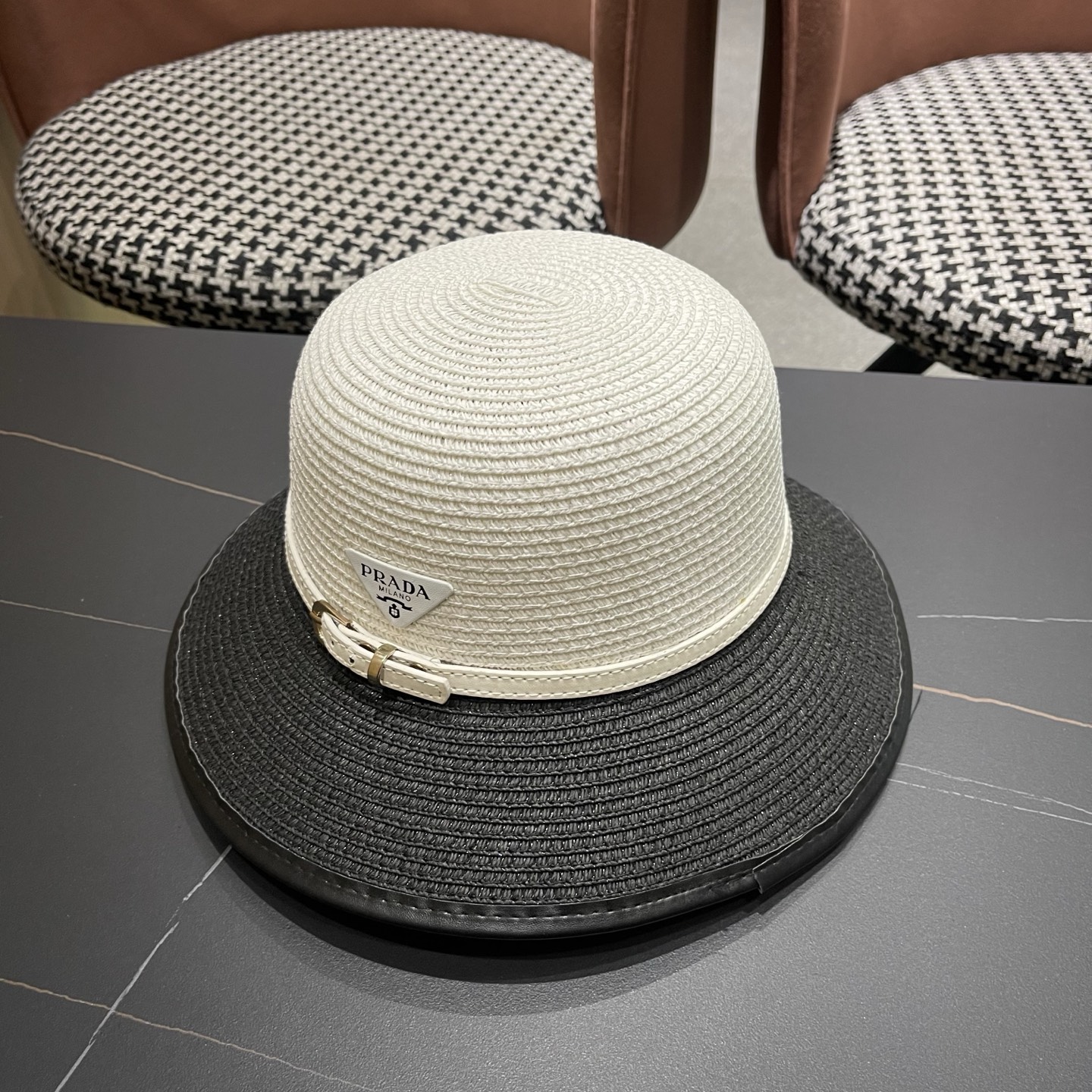 普拉达Prada 新款装饰草编水桶帽夏季出游透气遮阳帽子日系百搭草帽