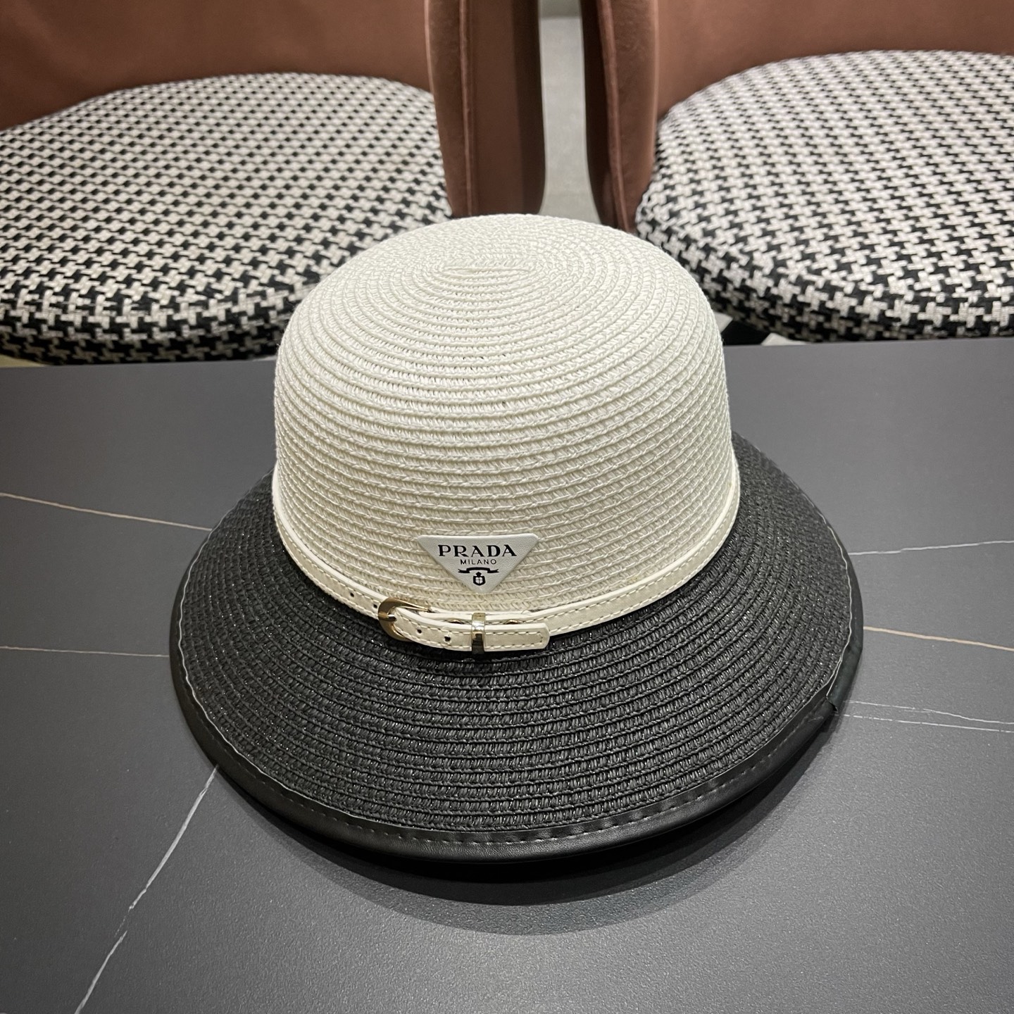 NO:755685,Prada Prada new decorative straw bucket hat summer travel breathable sun hat Japanese versatile straw hat straw hat fisherman hat baseball cap, hat, prada, prada, espadrilles, espadrilles, hats19860909普拉达Prada 新款装饰草编水桶帽夏季出游透气遮阳帽子日系百搭草帽帽子草帽渔夫帽棒球帽,帽子,prada,prada,espadrilles,espadrilles,hats,hat