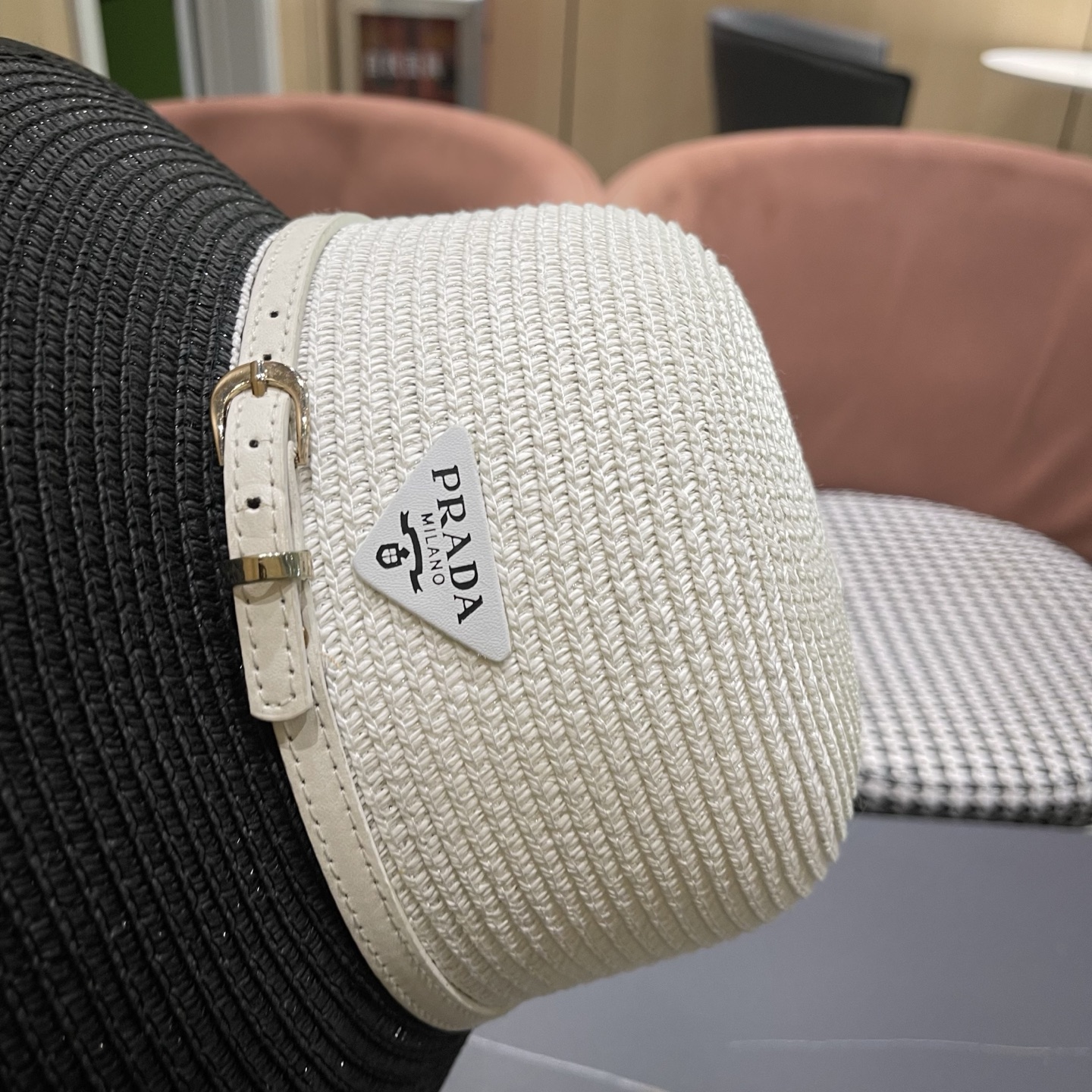 普拉达Prada 新款装饰草编水桶帽夏季出游透气遮阳帽子日系百搭草帽