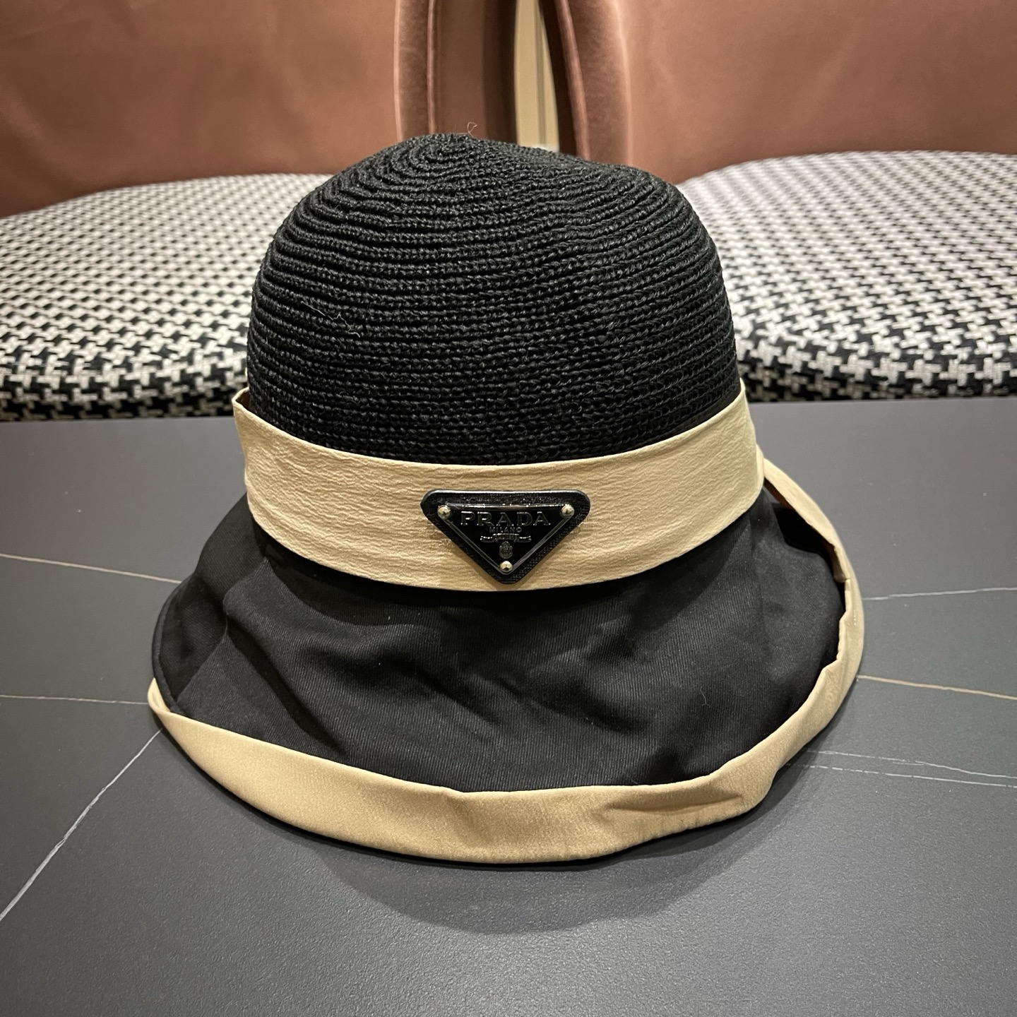 NO:755666,PRADA Prada plastic sun protection hat women's summer sunshade bucket hat outdoor anti-UV new sun hat hat straw hat bucket hat baseball cap, hat, prada, prada, espadrilles, hats19860909PRADA 普拉达 胶防晒帽子女夏款遮阳渔夫帽户外防紫外线新款太阳帽 帽子草帽渔夫帽棒球帽,帽子,prada,prada,espadrilles,hats,hat