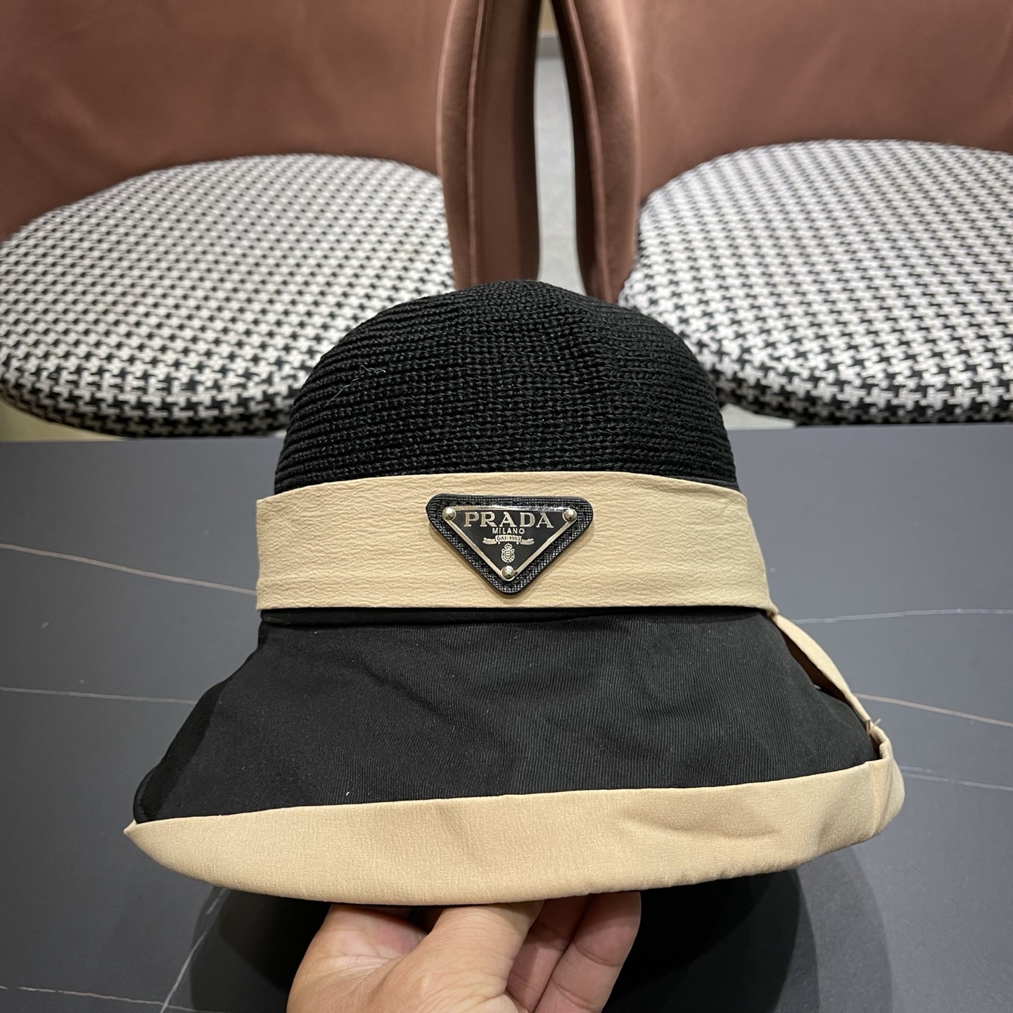PRADA 普拉达 胶防晒帽子女夏款遮阳渔夫帽户外防紫外线新款太阳帽 