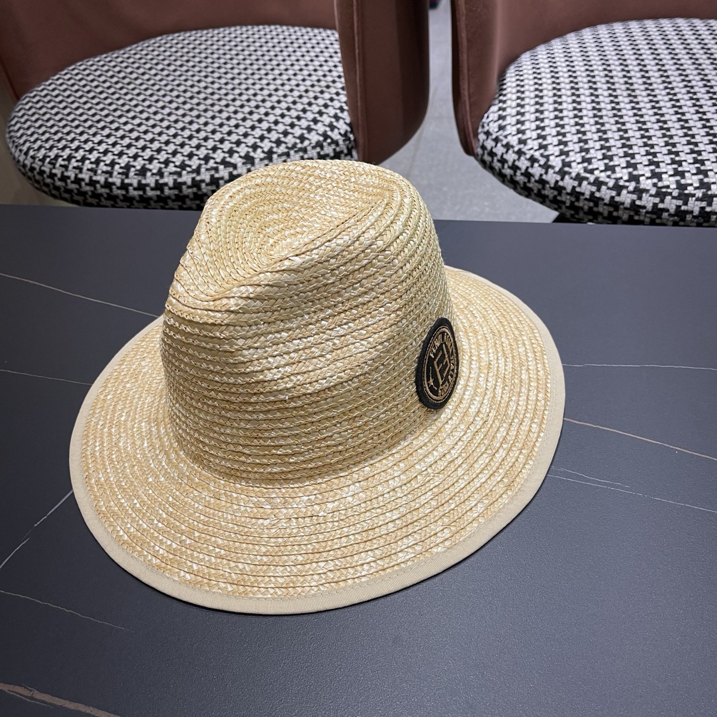 NO:755694,Fendi Fendi French Panama hat women's photo lace seaside vacation big brim beach straw hat hat straw hat fisherman hat baseball cap, hat, fendi, fendi, espadrilles, espadrilles, hats19860909Fendi 芬迪 法式巴拿马草帽女式拍照系带海边度假大檐沙滩草编帽帽子草帽渔夫帽棒球帽,帽子,fendi,fendi,espadrilles,espadrilles,hats,hat