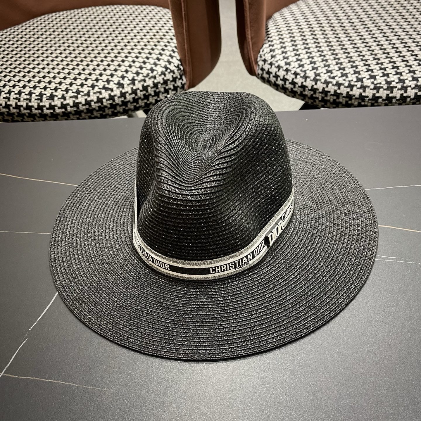 NO:755697,Dior Dior summer straw hat flat brim straw beach hat British sunshade parent-child hat for men and women hat straw hat fisherman hat baseball cap, hat, dior, dior, espadrilles, espadrilles, hats19860909Dior迪奥 夏季草帽平檐草编沙滩帽子英伦遮阳亲子礼帽男女 帽子草帽渔夫帽棒球帽,帽子,dior,dior,espadrilles,espadrilles,hats,hat