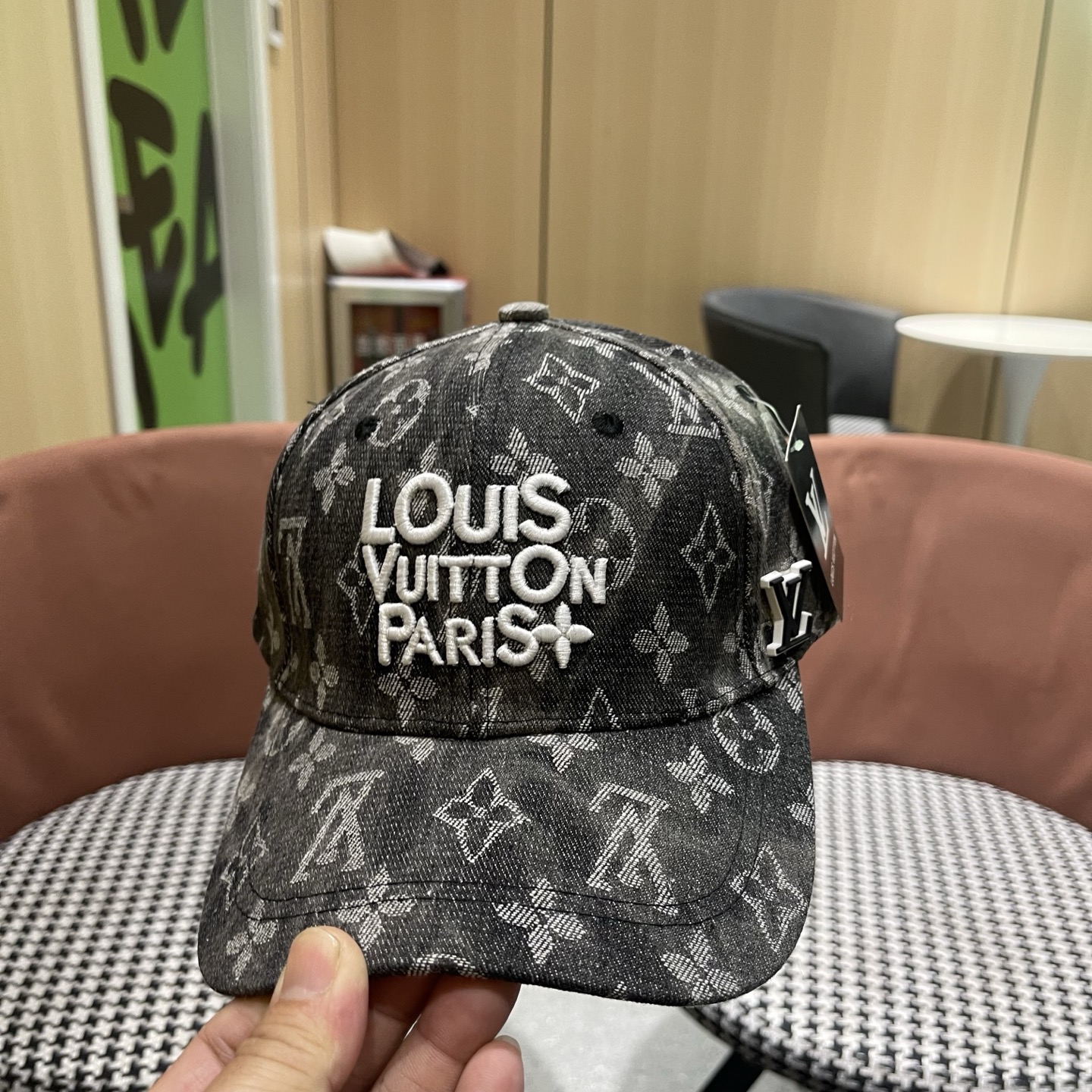 LV路易威登官网同步高版本 新款牛仔老花棒球帽火爆技术升级，洗水牛仔风街头风十足