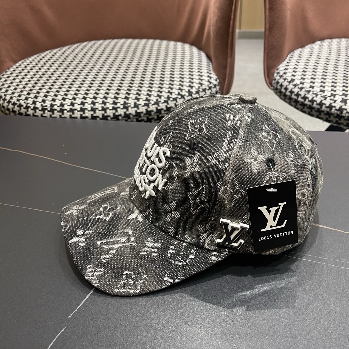 LV路易威登官网同步高版本 新款牛仔老花棒球帽火爆技术升级，洗水牛仔风街头风十足