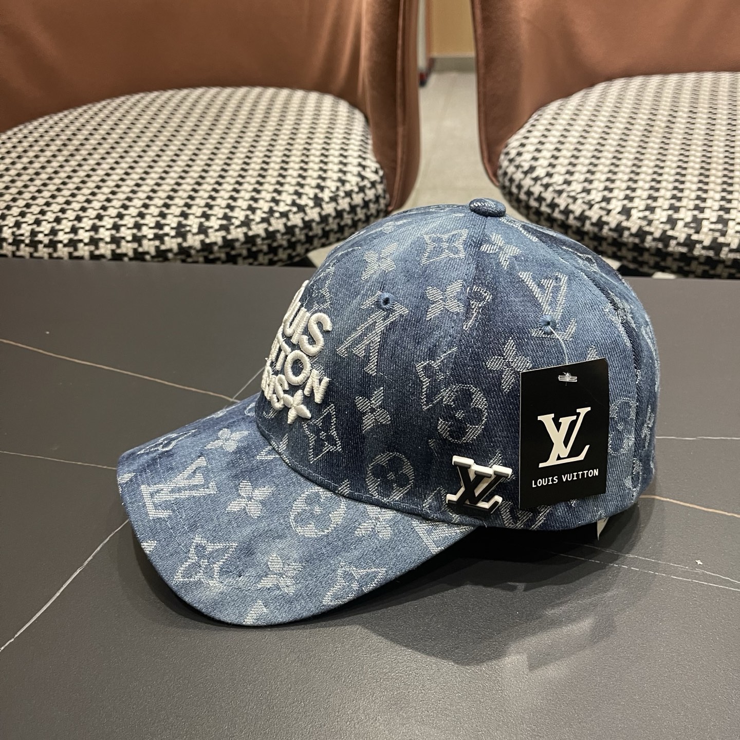 LV路易威登官网同步高版本 新款牛仔老花棒球帽火爆技术升级，洗水牛仔风街头风十足