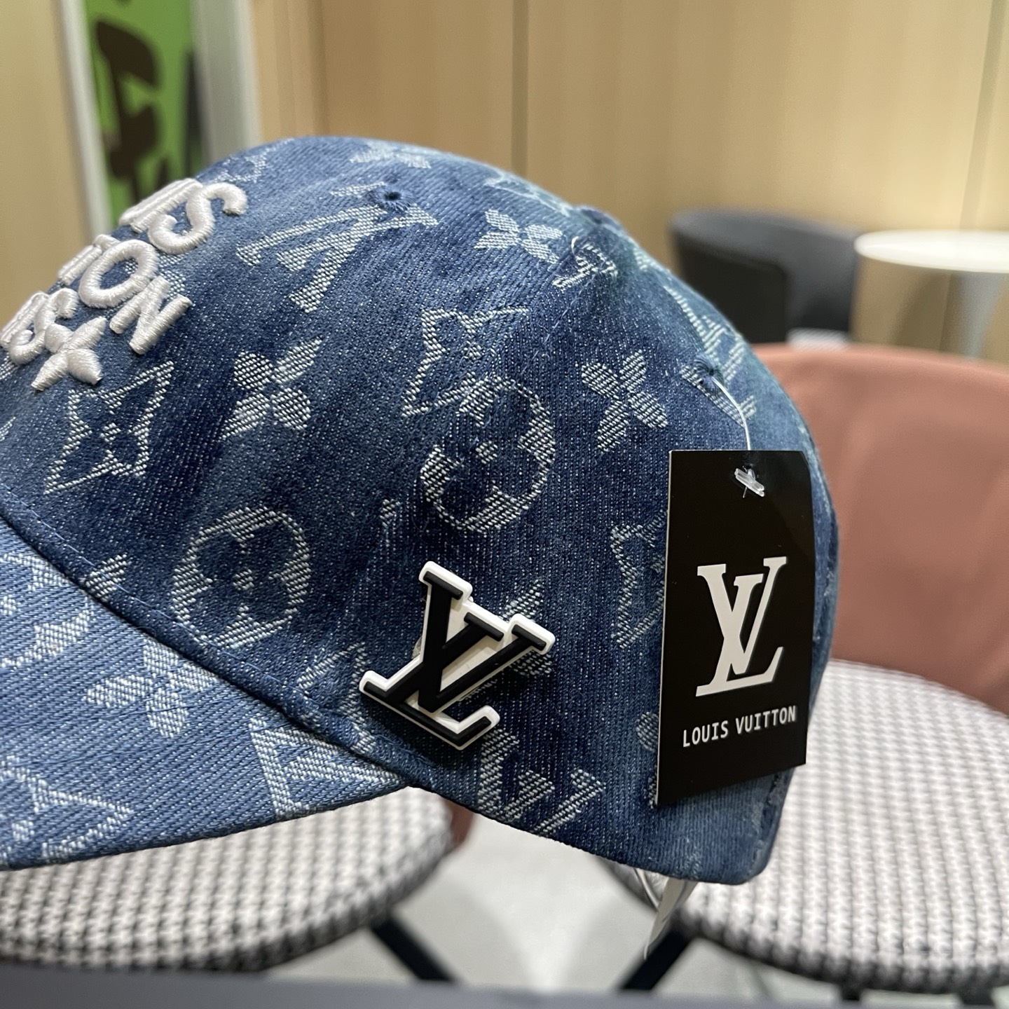 LV路易威登官网同步高版本 新款牛仔老花棒球帽火爆技术升级，洗水牛仔风街头风十足