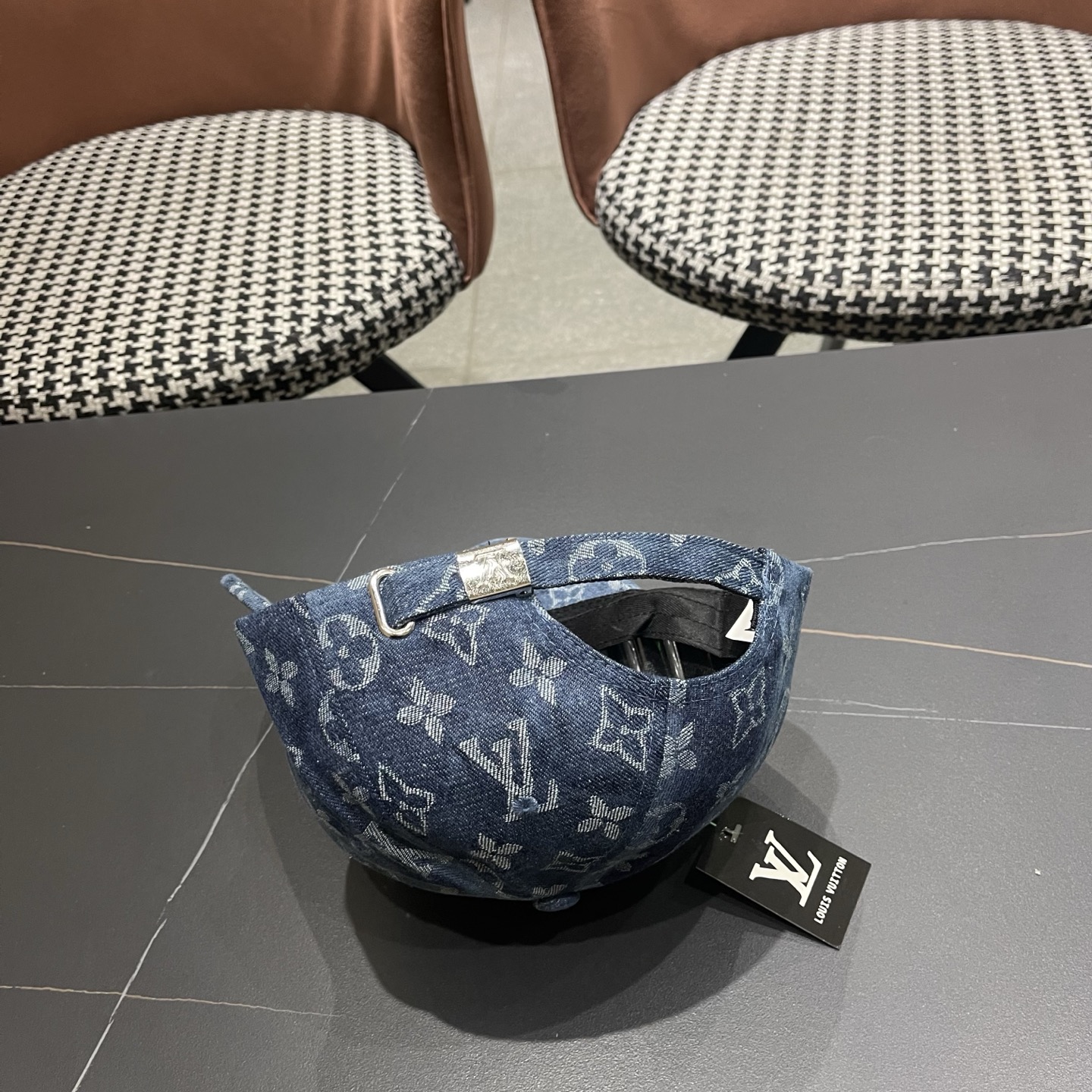 LV路易威登官网同步高版本 新款牛仔老花棒球帽火爆技术升级，洗水牛仔风街头风十足
