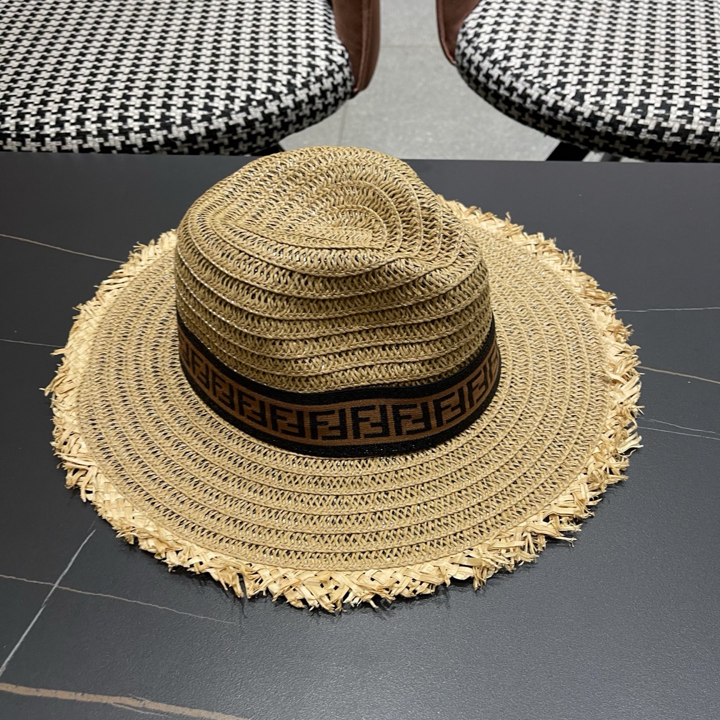 FENDI芬迪 英伦复古巴拿马毛边草帽女春夏遮阳防晒爵士礼帽出游沙滩度假帽子