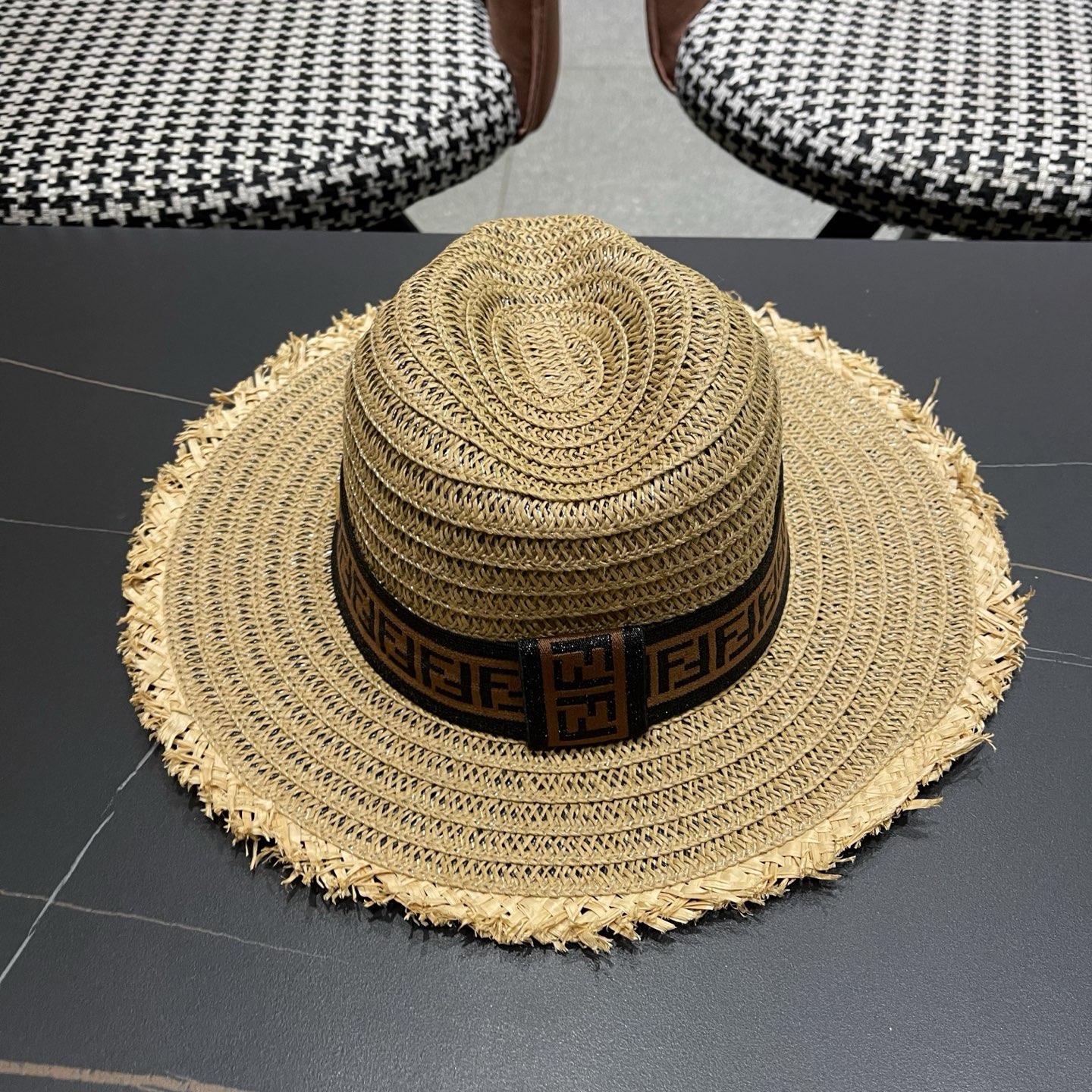 FENDI芬迪 英伦复古巴拿马毛边草帽女春夏遮阳防晒爵士礼帽出游沙滩度假帽子