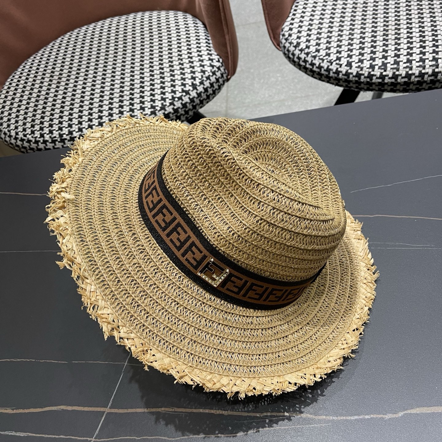 FENDI芬迪 英伦复古巴拿马毛边草帽女春夏遮阳防晒爵士礼帽出游沙滩度假帽子