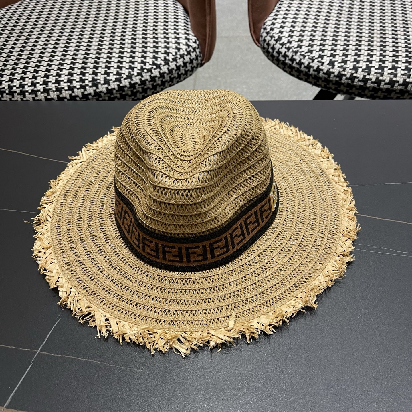 FENDI芬迪 英伦复古巴拿马毛边草帽女春夏遮阳防晒爵士礼帽出游沙滩度假帽子