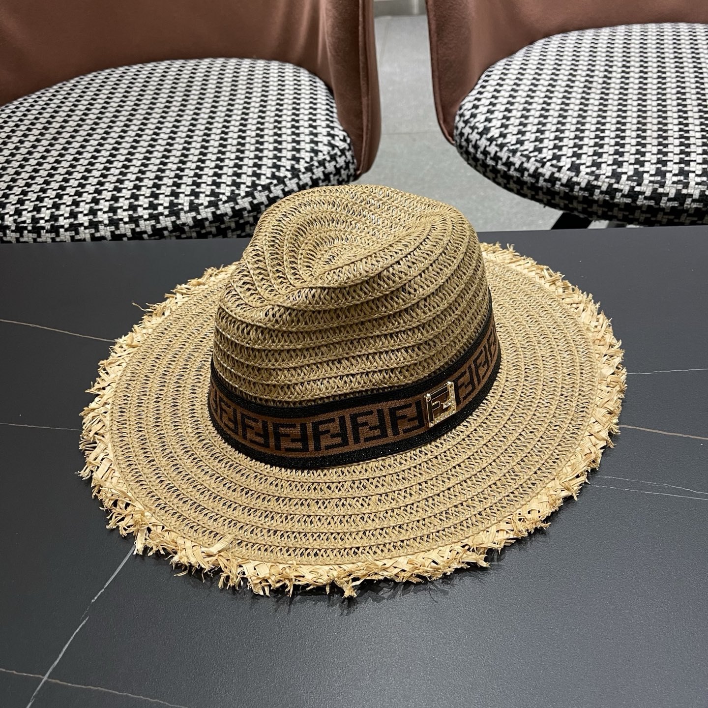 FENDI芬迪 英伦复古巴拿马毛边草帽女春夏遮阳防晒爵士礼帽出游沙滩度假帽子