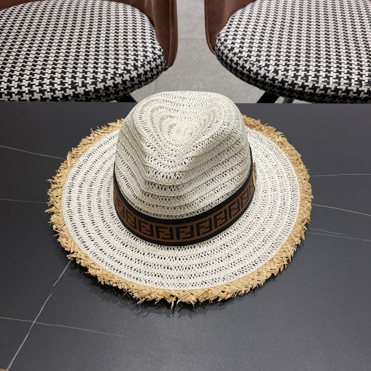 FENDI芬迪 英伦复古巴拿马毛边草帽女春夏遮阳防晒爵士礼帽出游沙滩度假帽子