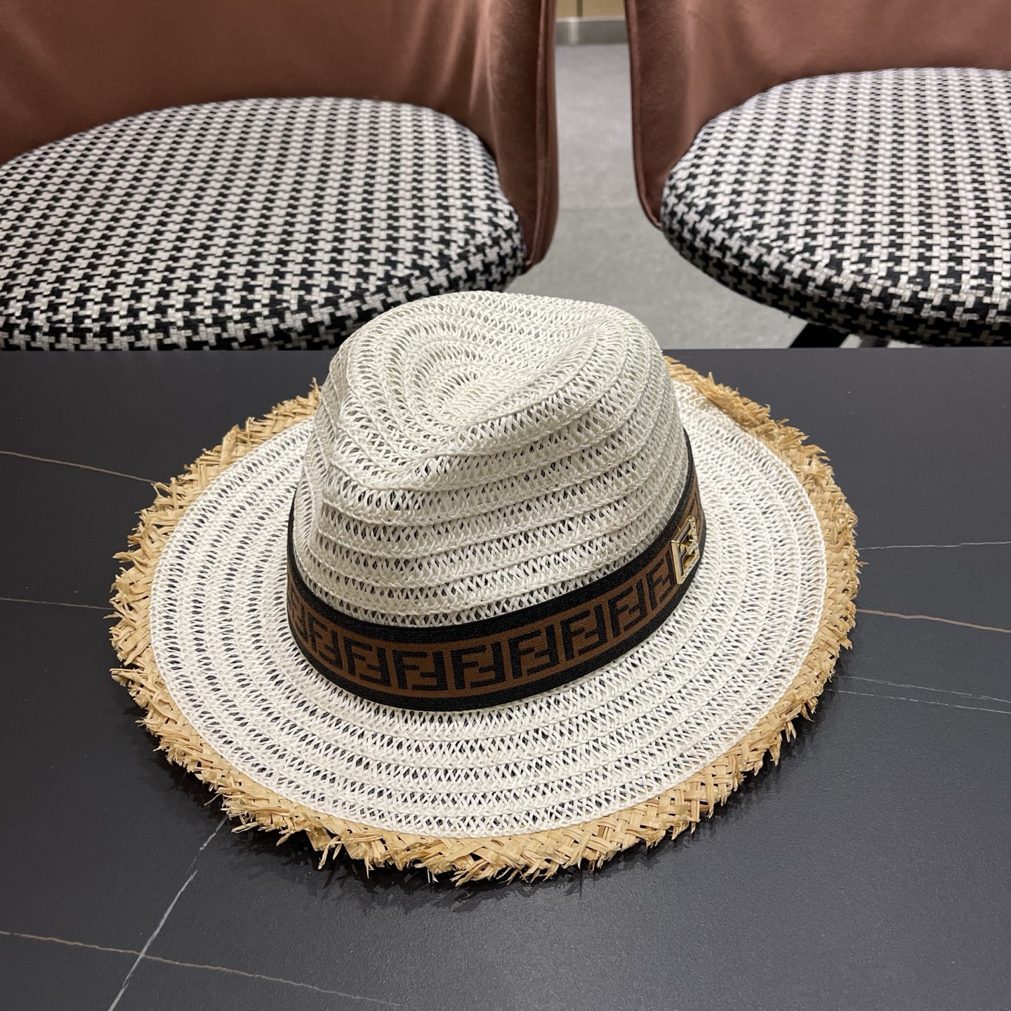 FENDI芬迪 英伦复古巴拿马毛边草帽女春夏遮阳防晒爵士礼帽出游沙滩度假帽子