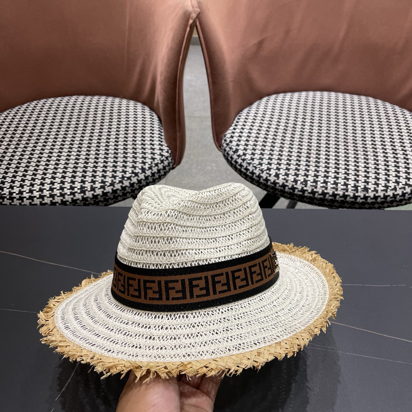FENDI芬迪 英伦复古巴拿马毛边草帽女春夏遮阳防晒爵士礼帽出游沙滩度假帽子