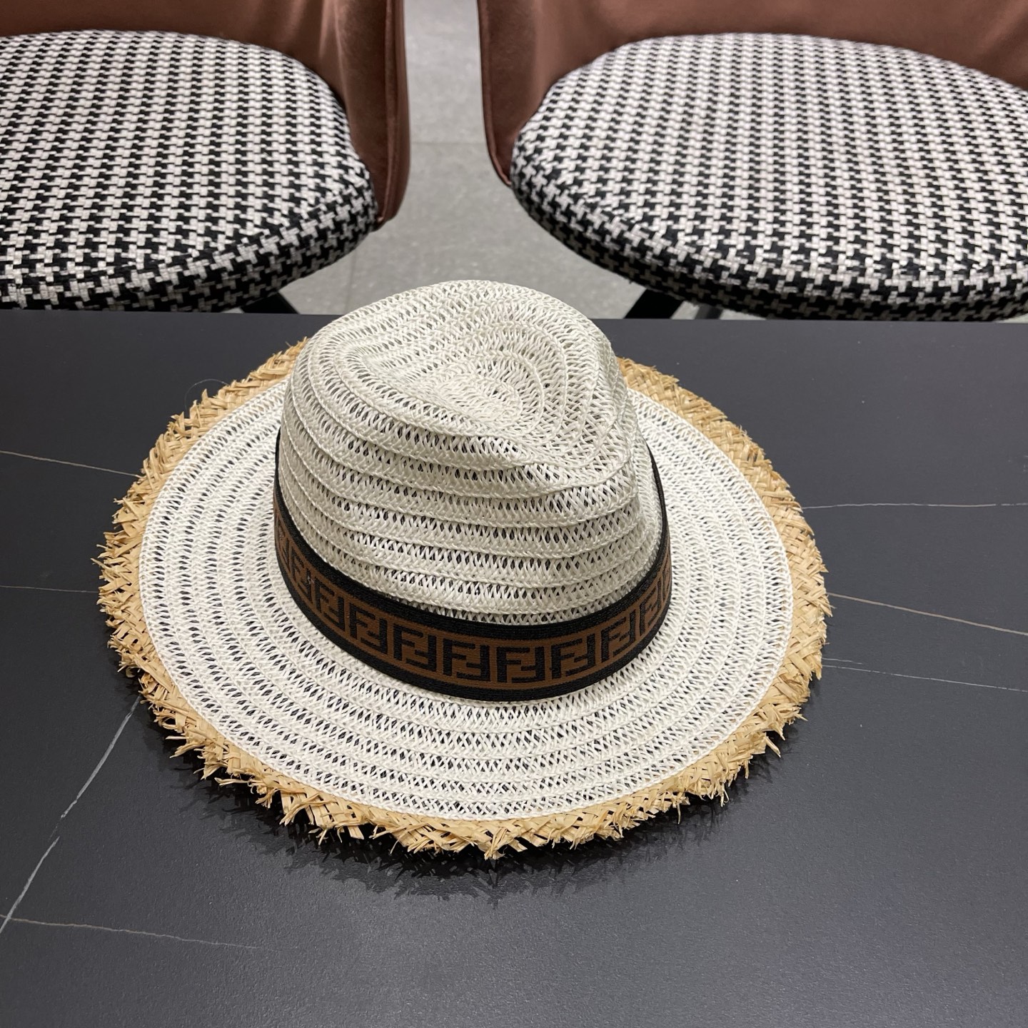 FENDI芬迪 英伦复古巴拿马毛边草帽女春夏遮阳防晒爵士礼帽出游沙滩度假帽子