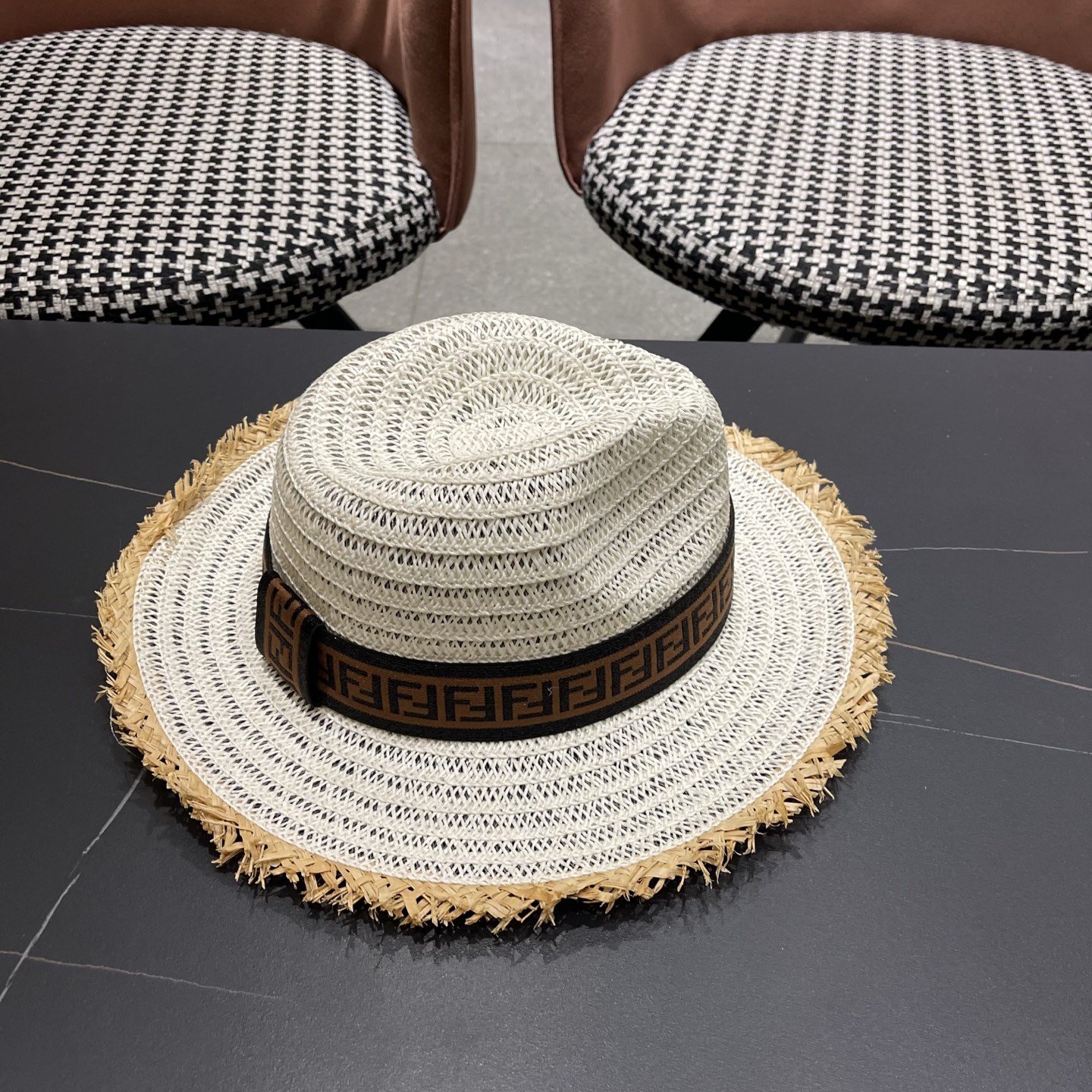 FENDI芬迪 英伦复古巴拿马毛边草帽女春夏遮阳防晒爵士礼帽出游沙滩度假帽子