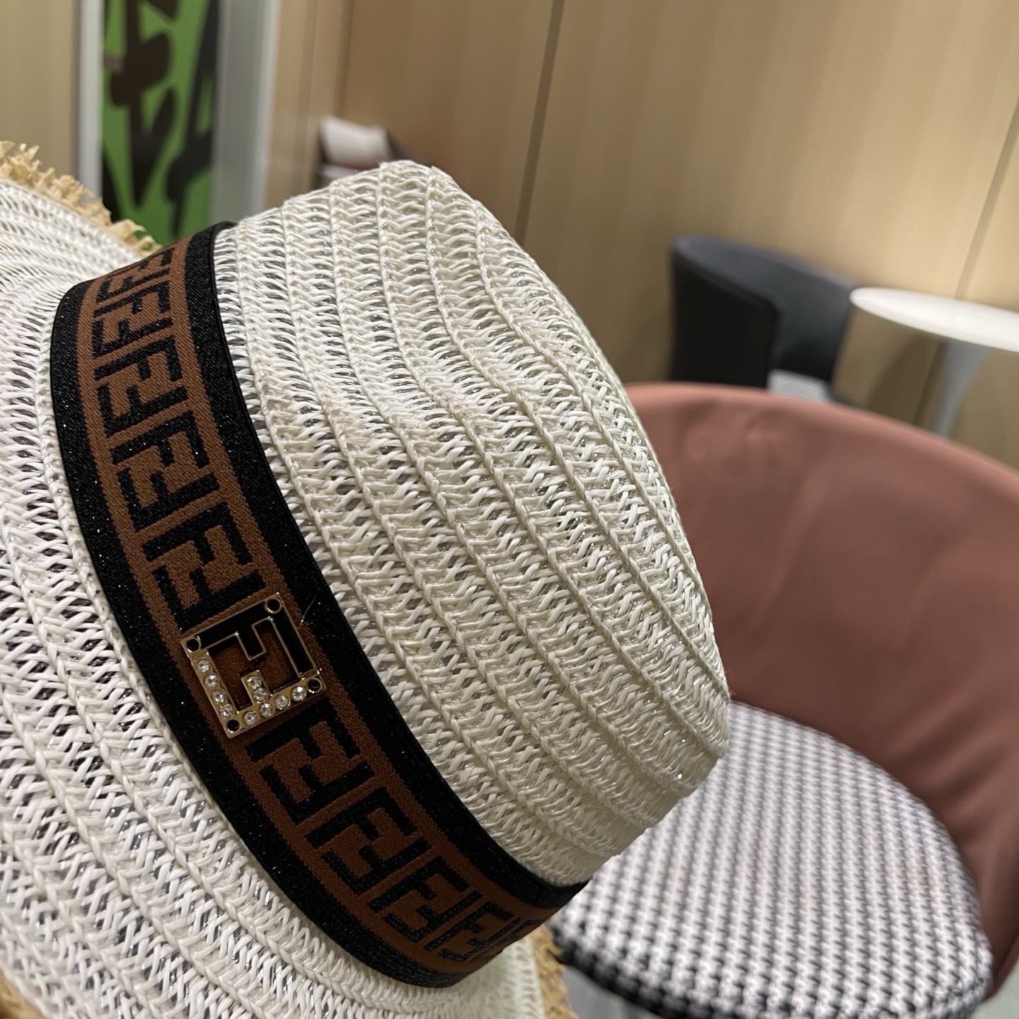 FENDI芬迪 英伦复古巴拿马毛边草帽女春夏遮阳防晒爵士礼帽出游沙滩度假帽子