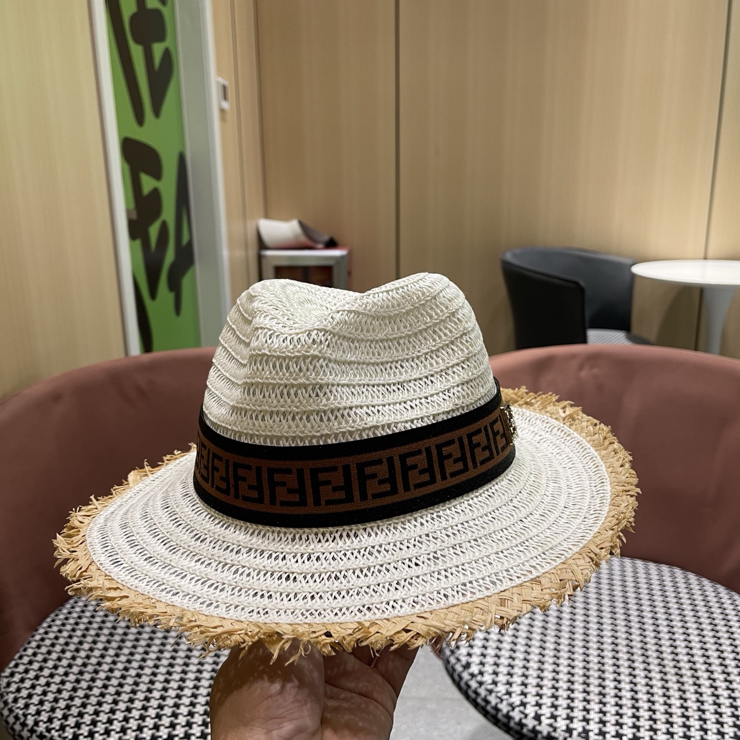 FENDI芬迪 英伦复古巴拿马毛边草帽女春夏遮阳防晒爵士礼帽出游沙滩度假帽子