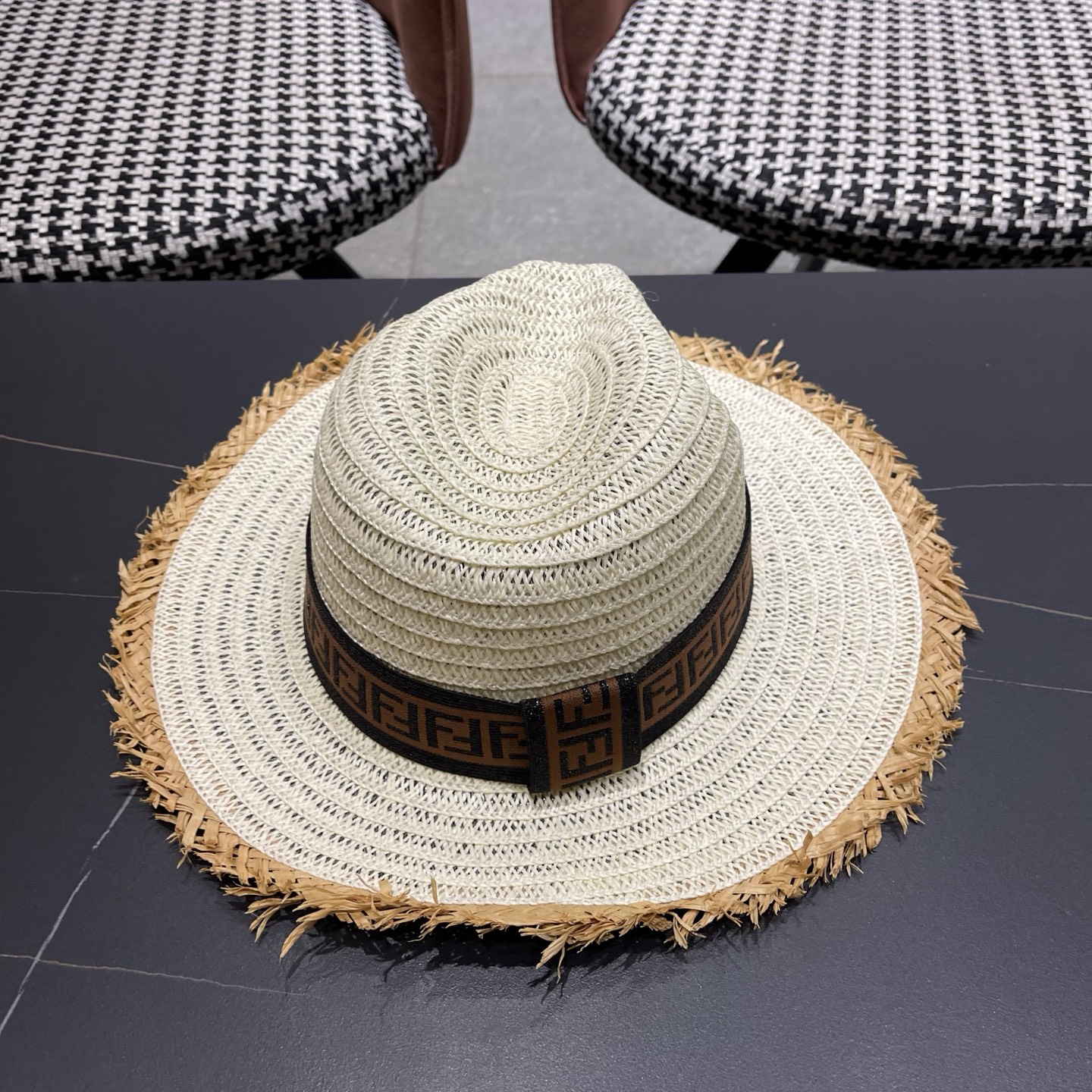 FENDI芬迪 英伦复古巴拿马毛边草帽女春夏遮阳防晒爵士礼帽出游沙滩度假帽子