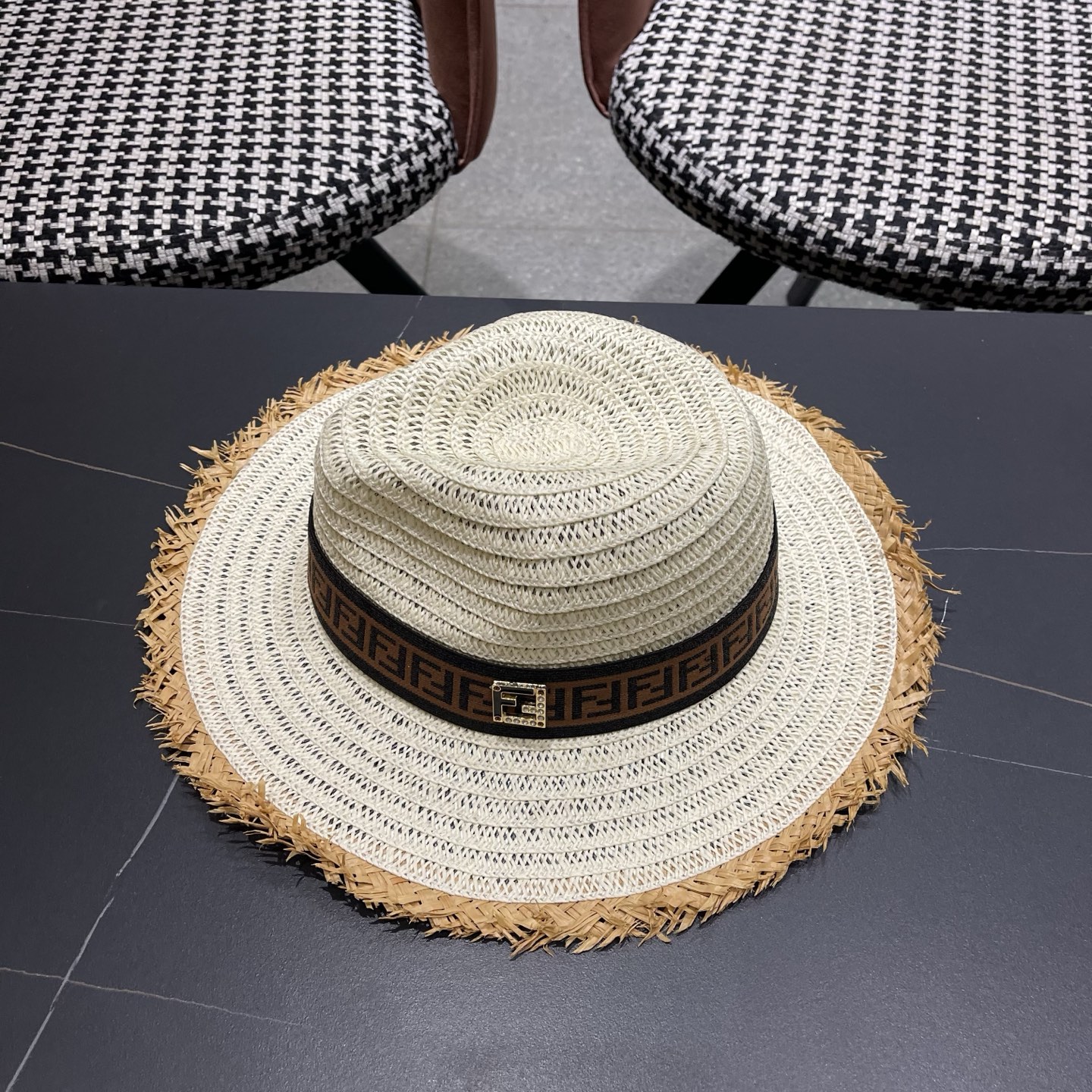 FENDI芬迪 英伦复古巴拿马毛边草帽女春夏遮阳防晒爵士礼帽出游沙滩度假帽子