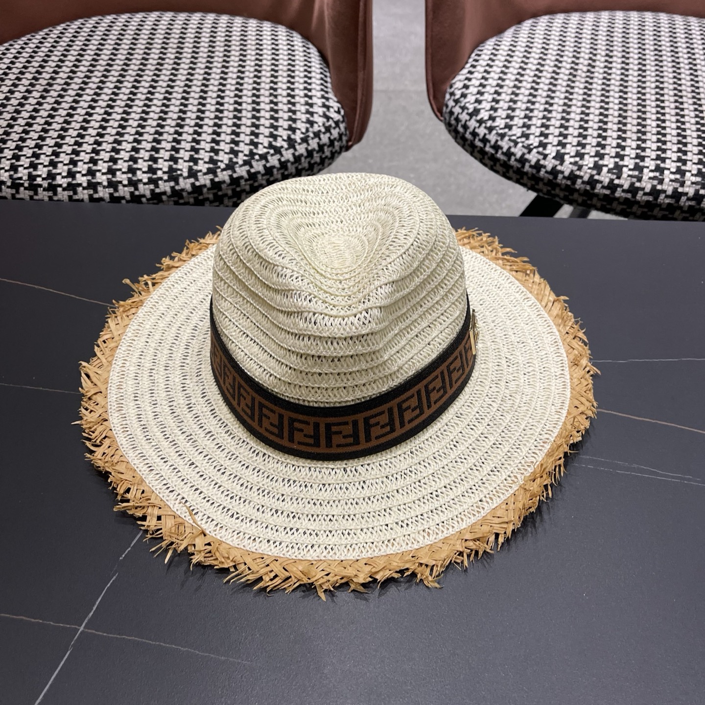 FENDI芬迪 英伦复古巴拿马毛边草帽女春夏遮阳防晒爵士礼帽出游沙滩度假帽子