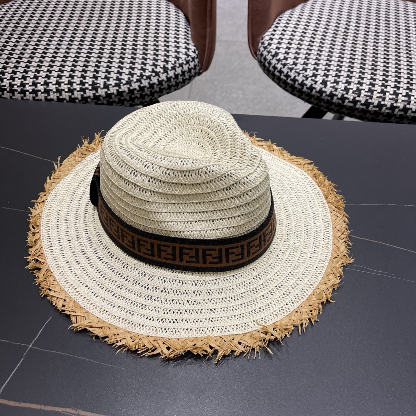 FENDI芬迪 英伦复古巴拿马毛边草帽女春夏遮阳防晒爵士礼帽出游沙滩度假帽子