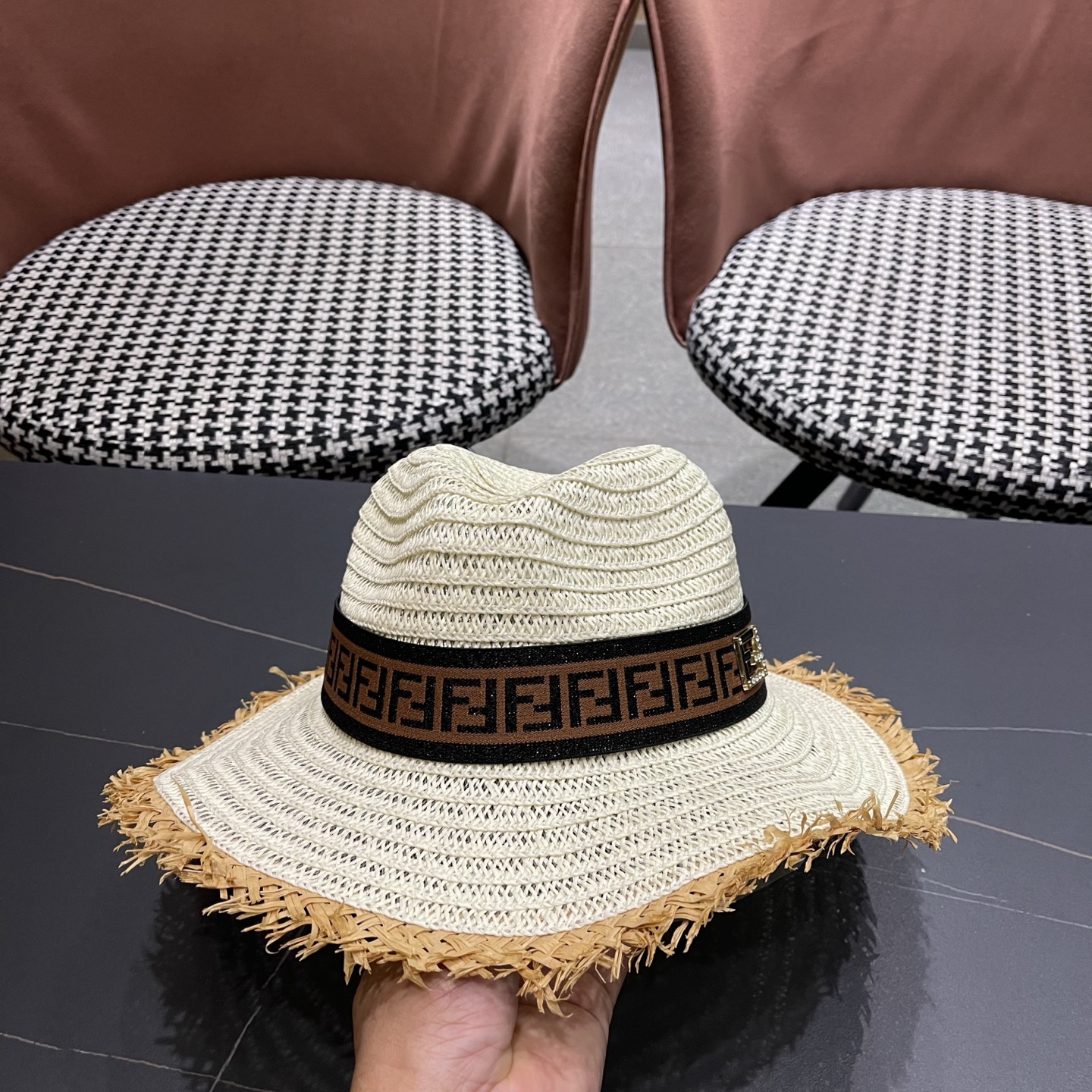 FENDI芬迪 英伦复古巴拿马毛边草帽女春夏遮阳防晒爵士礼帽出游沙滩度假帽子