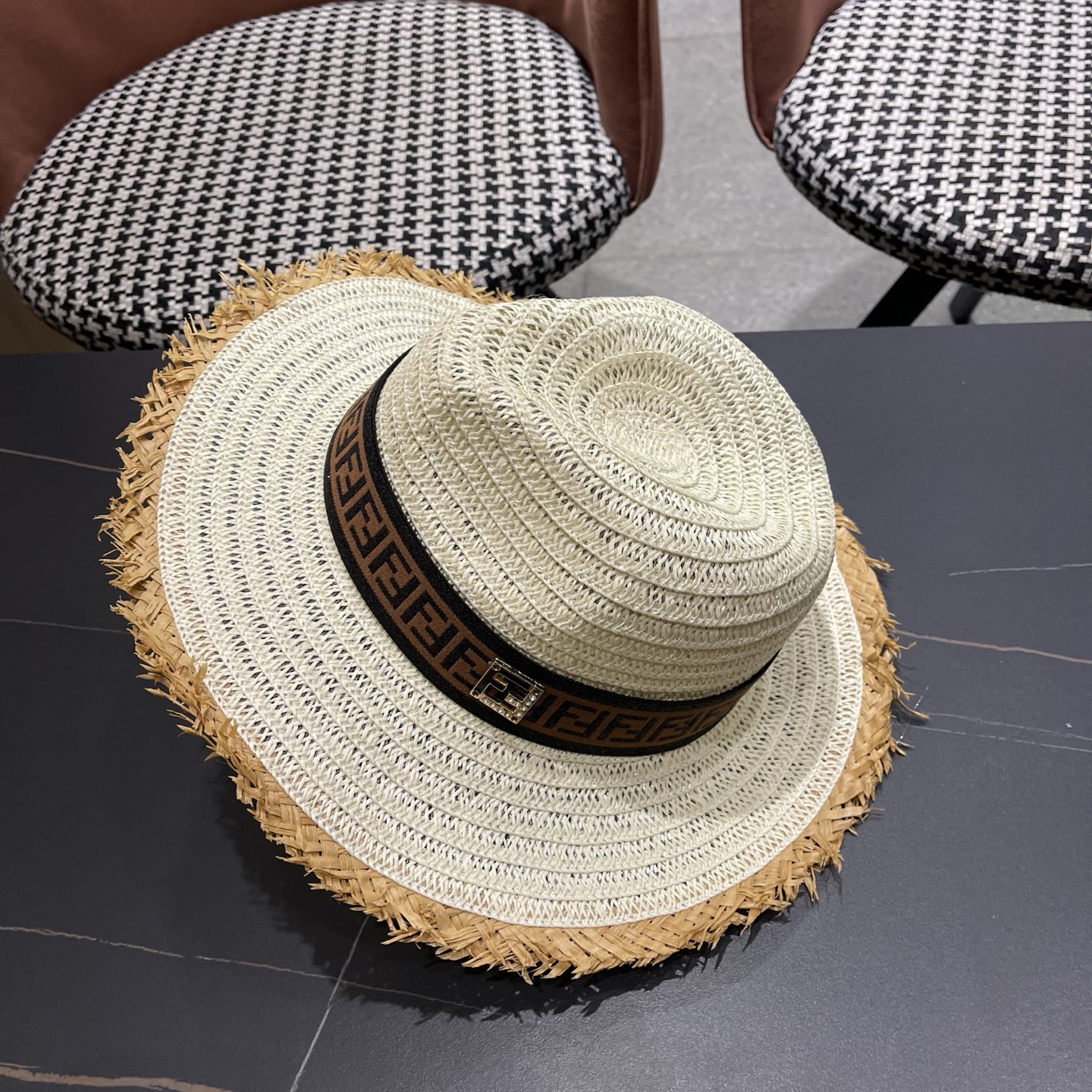 FENDI芬迪 英伦复古巴拿马毛边草帽女春夏遮阳防晒爵士礼帽出游沙滩度假帽子