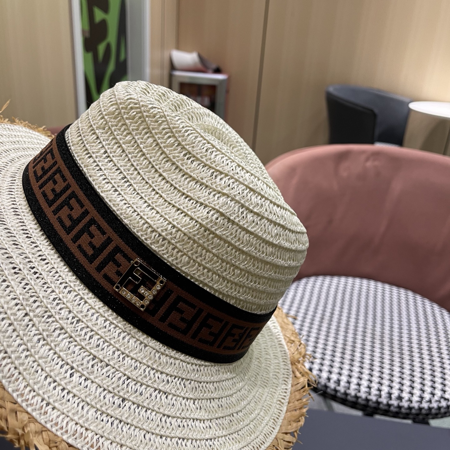 FENDI芬迪 英伦复古巴拿马毛边草帽女春夏遮阳防晒爵士礼帽出游沙滩度假帽子