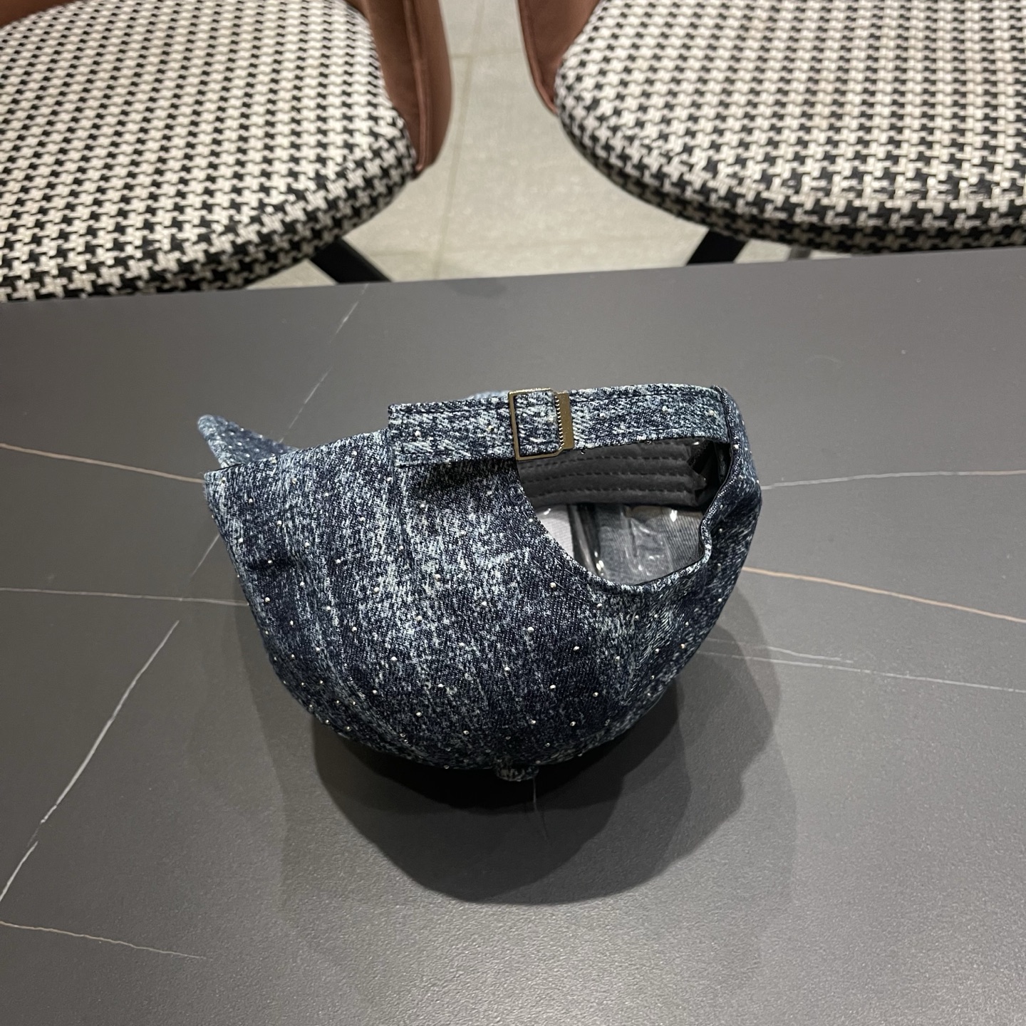 Fendi（芬迪）新款棒球帽，专柜常年热卖款，口碑极佳，轻盈透气！质量超赞，基础头围56，贴片可调节。