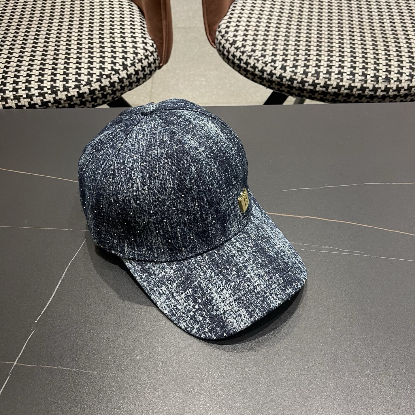 Fendi（芬迪）新款棒球帽，专柜常年热卖款，口碑极佳，轻盈透气！质量超赞，基础头围56，贴片可调节。