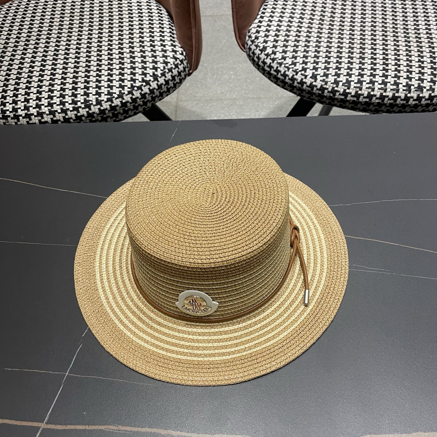 MONCLER（蒙口） 法式平顶帽子女款草编礼帽夏遮阳帽海边度假防晒帽沙滩太阳帽草帽