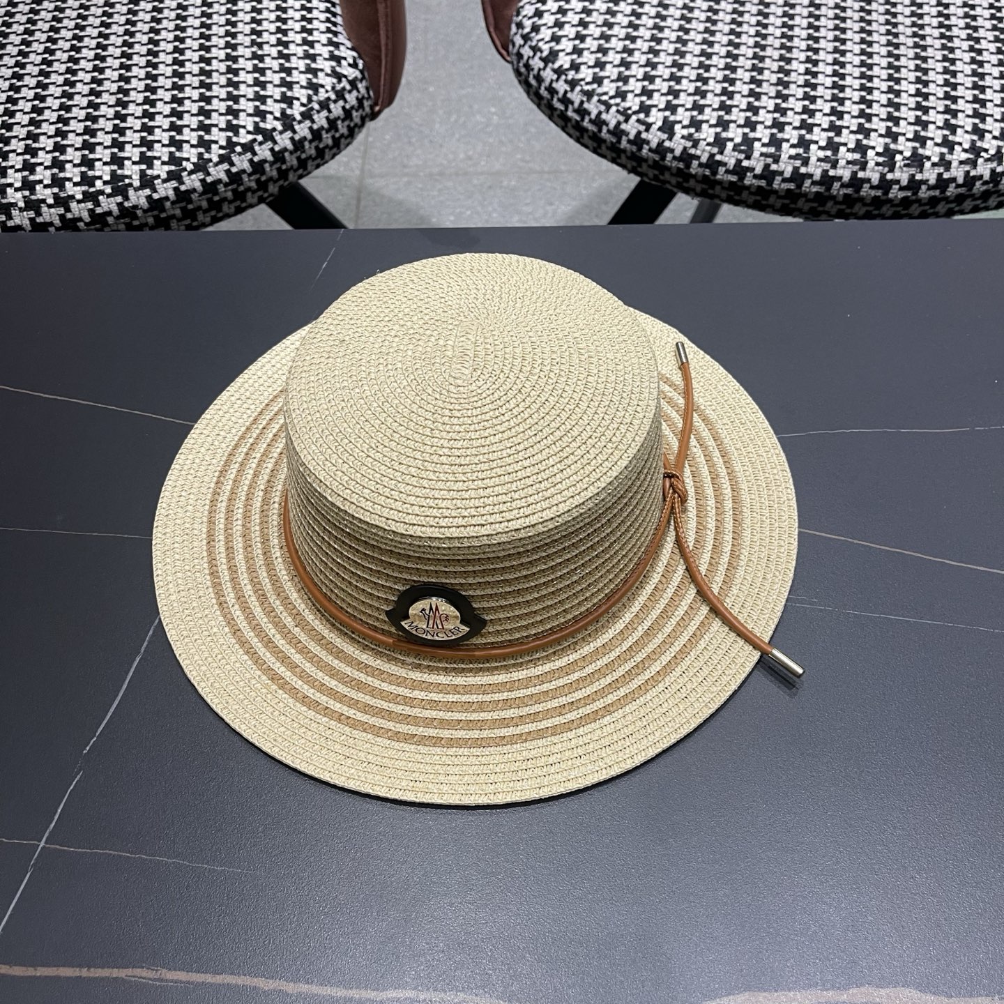 MONCLER（蒙口） 法式平顶帽子女款草编礼帽夏遮阳帽海边度假防晒帽沙滩太阳帽草帽