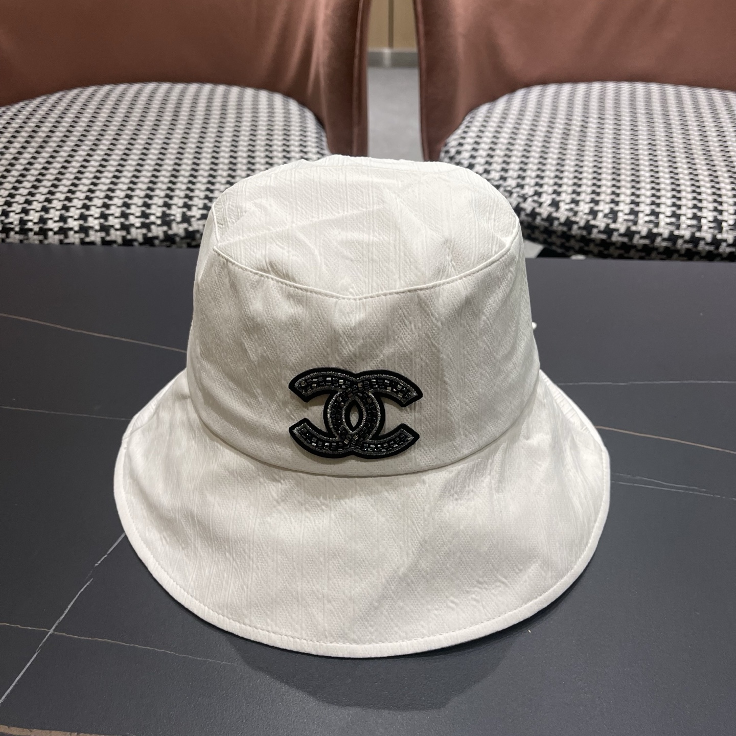 NO:897221,CHANEL Chanel Elegant and Versatile Bow Ribbon Fisherman Hat Women's Spring and Summer Bubble Crumpled Breathable Sun Shade Foldable Basin Hat Straw Hat Fisherman Hat Baseball Cap, Hat, Chanel, Chanel, Espadrilles, Hats19860909CHANEL香奈儿 优雅百搭蝴蝶结织带渔夫帽子女春夏季泡泡压皱 透气遮阳可折叠盆帽帽子草帽渔夫帽棒球帽,帽子,chanel,chanel,espadrilles,hats,hat