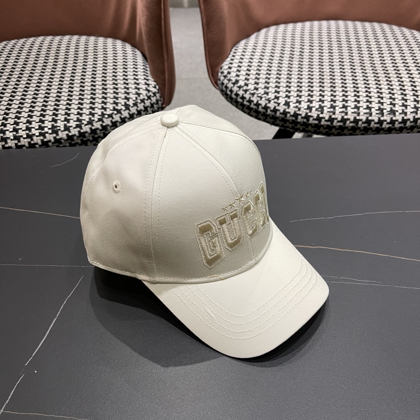 古奇棒球帽♥️GUCCI🧢官网新品，棒球帽，原单品质火爆来袭 高档大气上档次！低调奢华，方便携带！跑量！