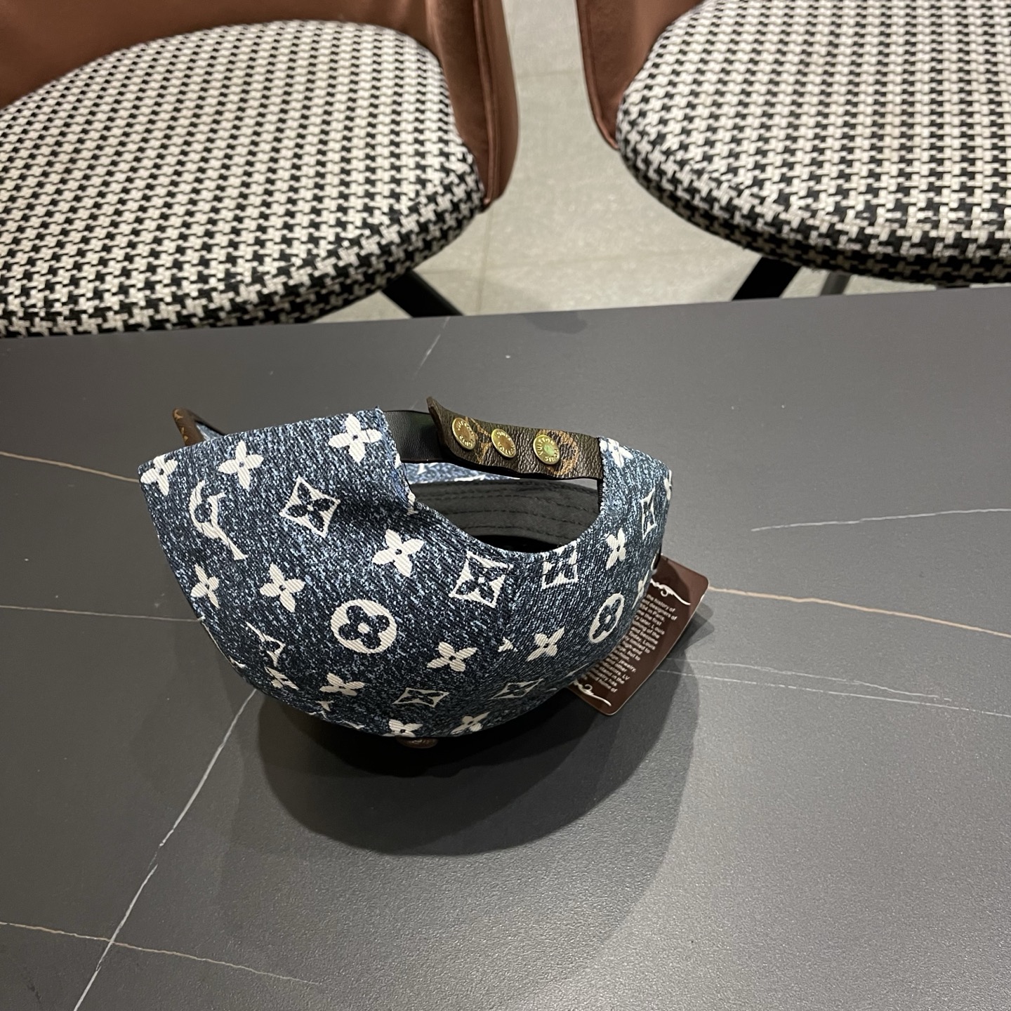 LV(路易威登)新款原单棒球帽，L专柜1:1开模订制，原版帆布面料精细刺绣！质量超赞，基础头围56，贴片