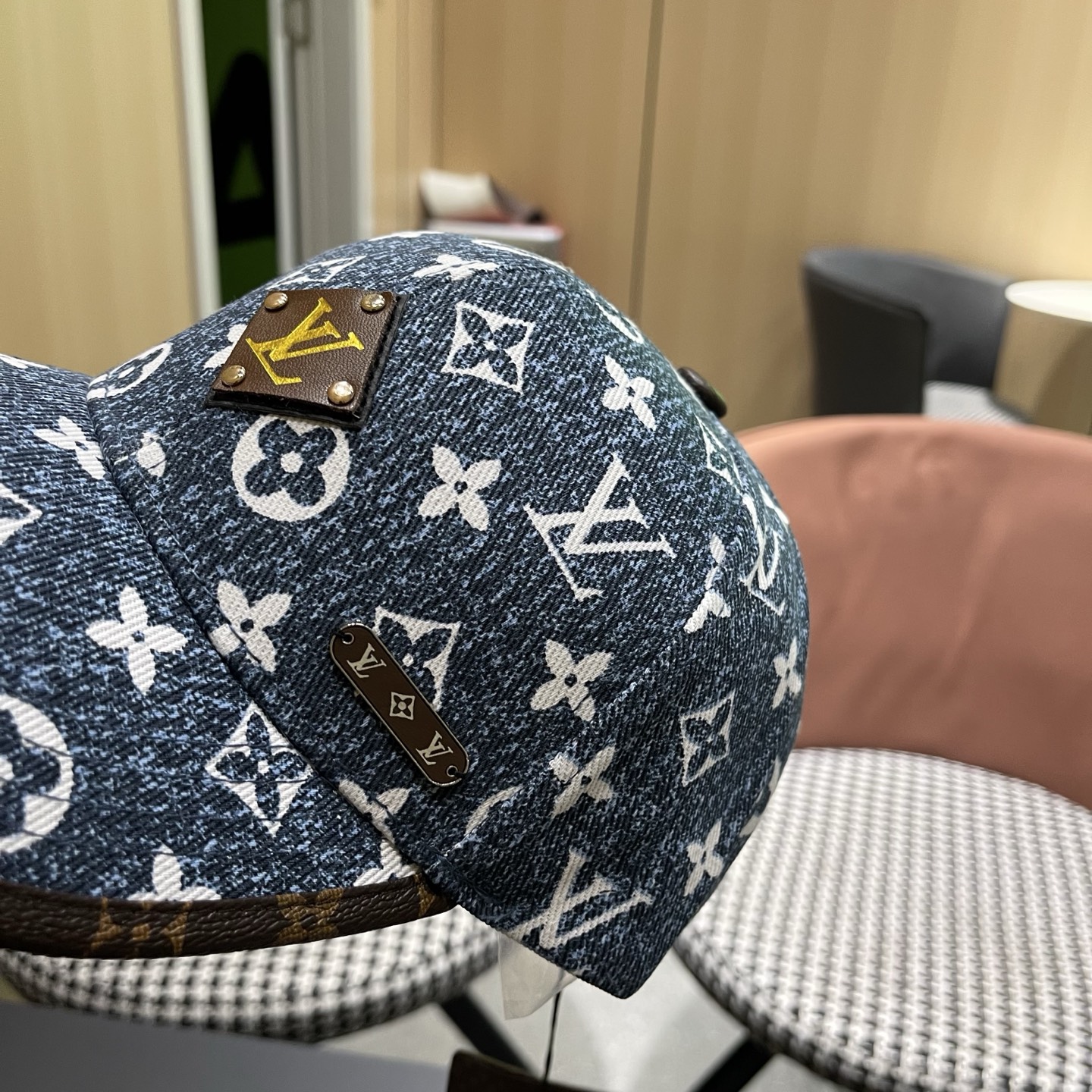 LV(路易威登)新款原单棒球帽，L专柜1:1开模订制，原版帆布面料精细刺绣！质量超赞，基础头围56，贴片