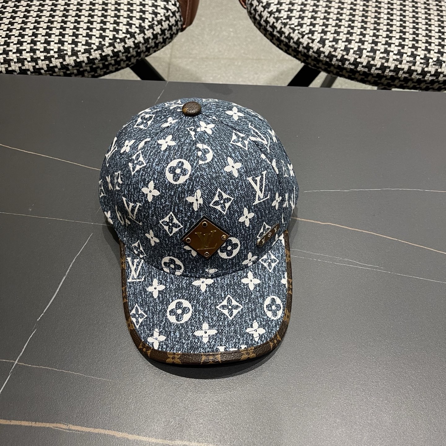 LV(路易威登)新款原单棒球帽，L专柜1:1开模订制，原版帆布面料精细刺绣！质量超赞，基础头围56，贴片