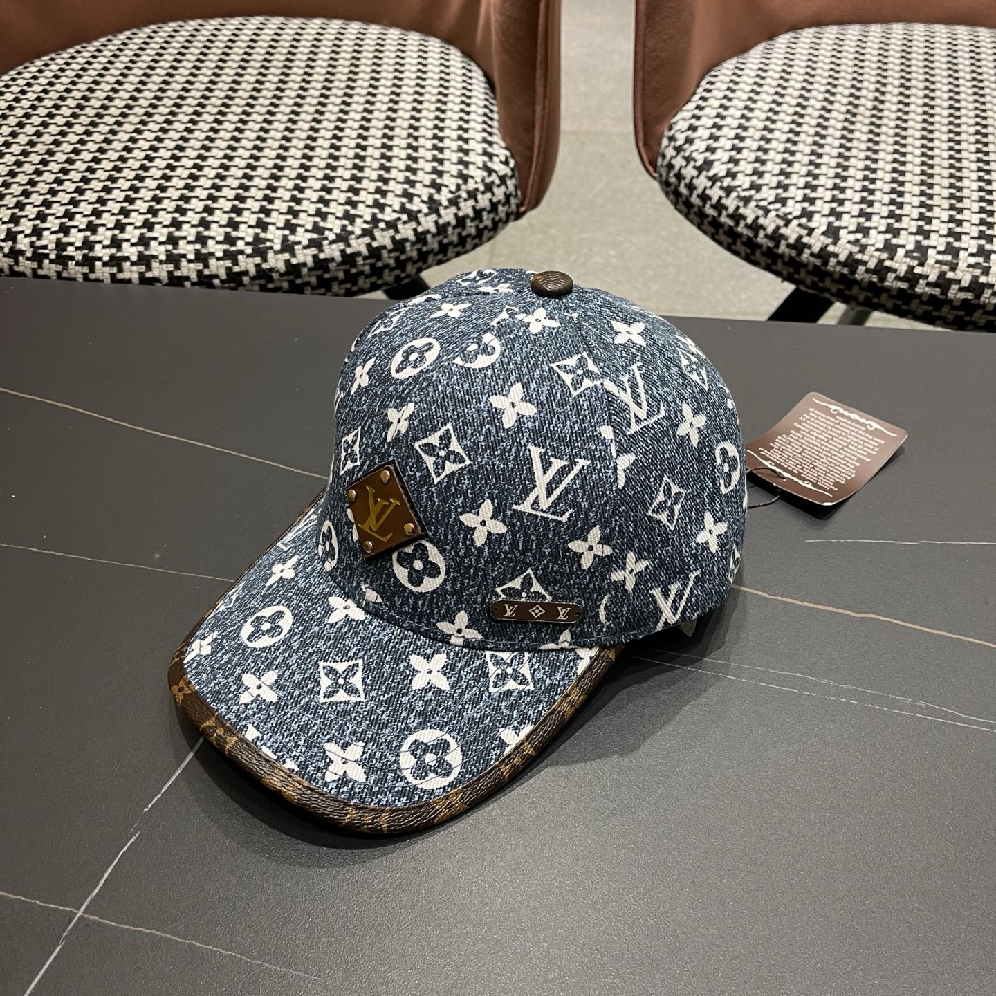 LV(路易威登)新款原单棒球帽，L专柜1:1开模订制，原版帆布面料精细刺绣！质量超赞，基础头围56，贴片