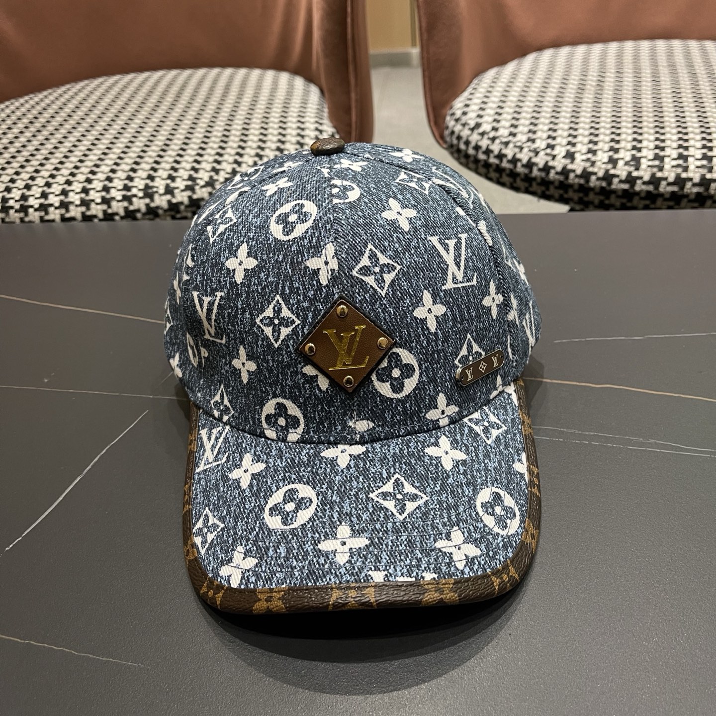 LV(路易威登)新款原单棒球帽，L专柜1:1开模订制，原版帆布面料精细刺绣！质量超赞，基础头围56，贴片