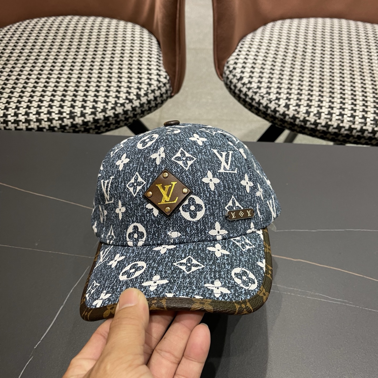 LV(路易威登)新款原单棒球帽，L专柜1:1开模订制，原版帆布面料精细刺绣！质量超赞，基础头围56，贴片