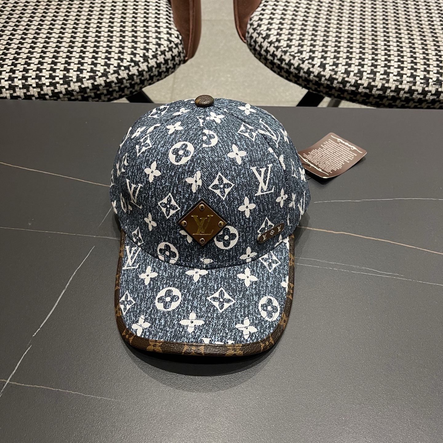 LV(路易威登)新款原单棒球帽，L专柜1:1开模订制，原版帆布面料精细刺绣！质量超赞，基础头围56，贴片