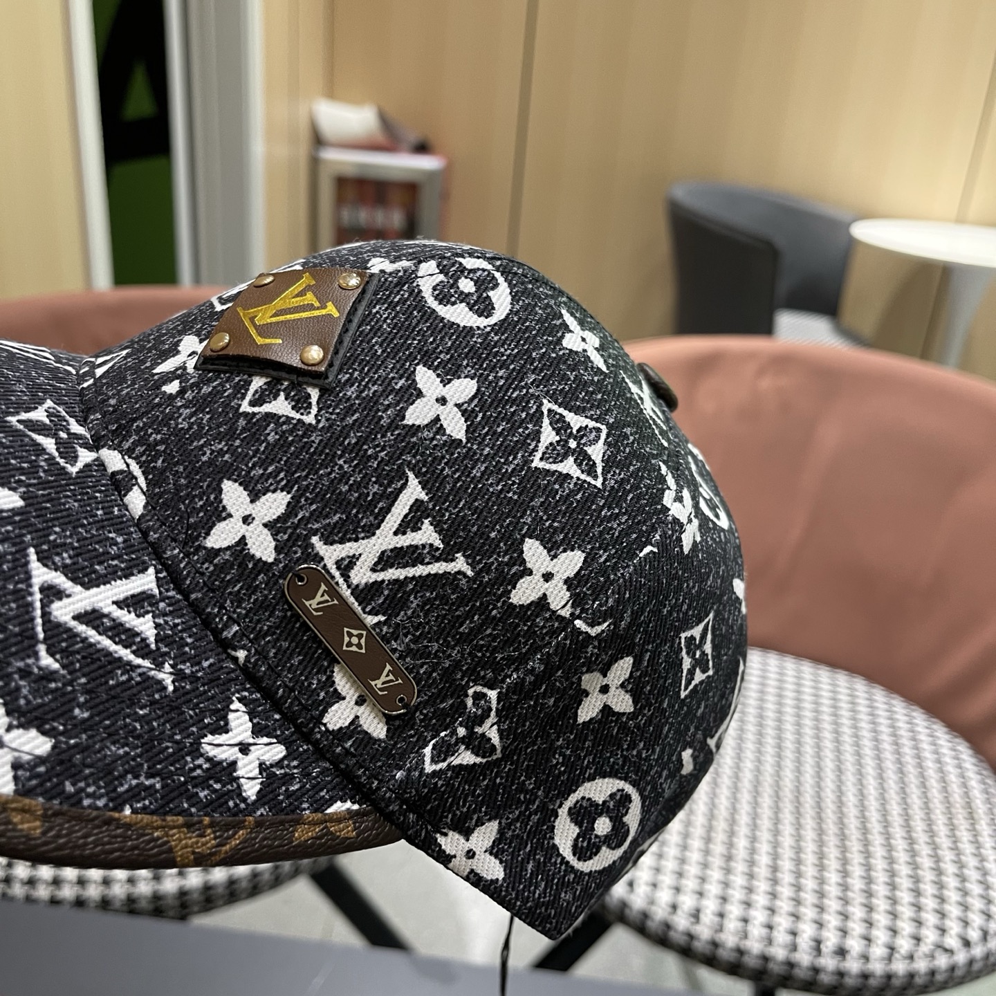 LV(路易威登)新款原单棒球帽，L专柜1:1开模订制，原版帆布面料精细刺绣！质量超赞，基础头围56，贴片