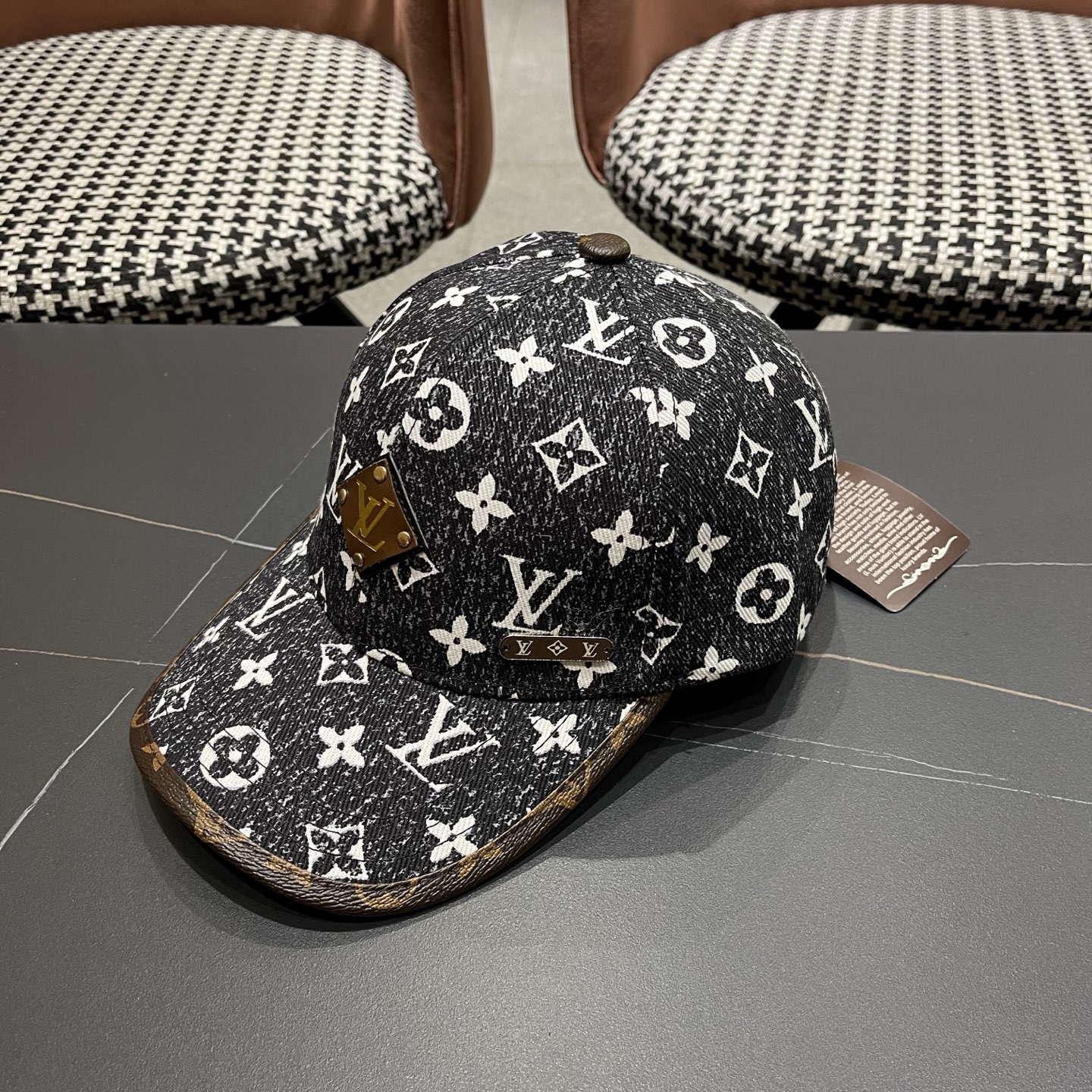 LV(路易威登)新款原单棒球帽，L专柜1:1开模订制，原版帆布面料精细刺绣！质量超赞，基础头围56，贴片