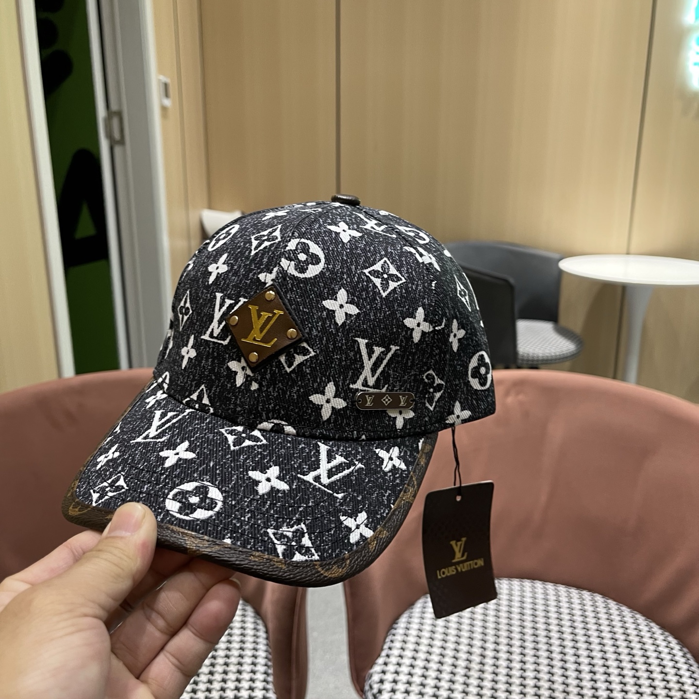 LV(路易威登)新款原单棒球帽，L专柜1:1开模订制，原版帆布面料精细刺绣！质量超赞，基础头围56，贴片