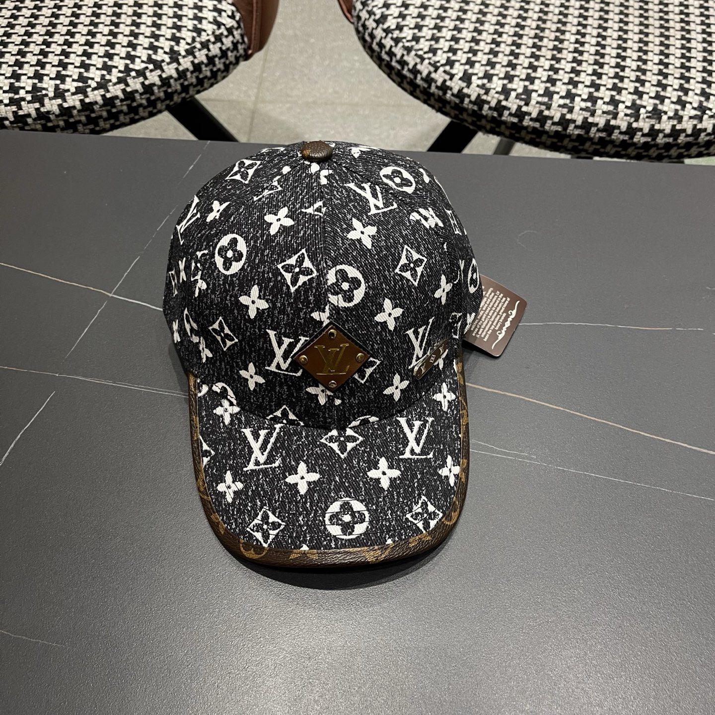 LV(路易威登)新款原单棒球帽，L专柜1:1开模订制，原版帆布面料精细刺绣！质量超赞，基础头围56，贴片