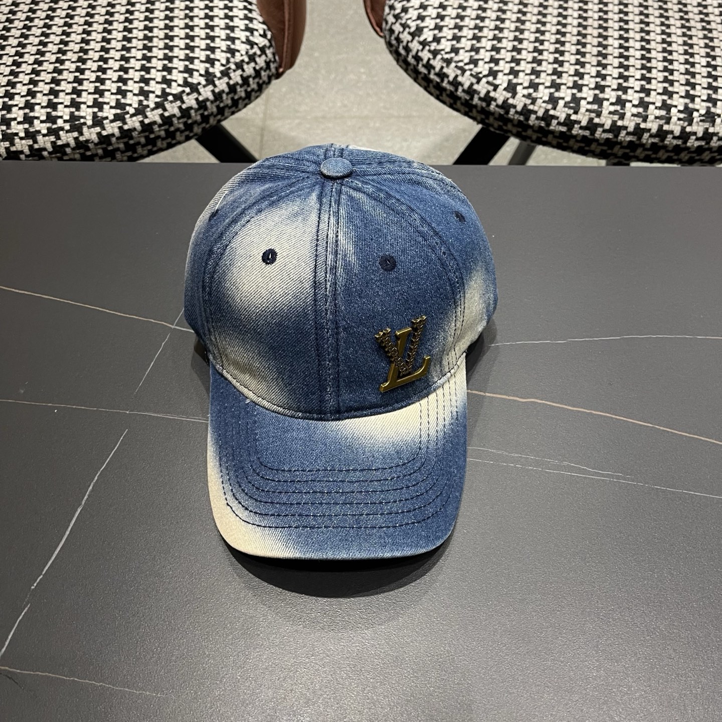 路易威登牛仔洗水棒球帽 LouisVuitton😍新款LV棒球帽，高端大气，百搭款🤗男女通用！跑量！