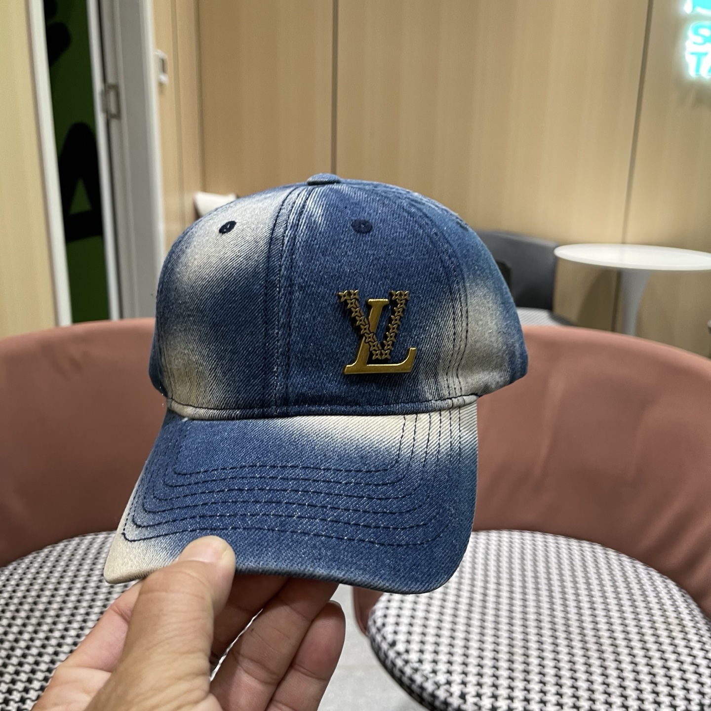 路易威登牛仔洗水棒球帽 LouisVuitton😍新款LV棒球帽，高端大气，百搭款🤗男女通用！跑量！